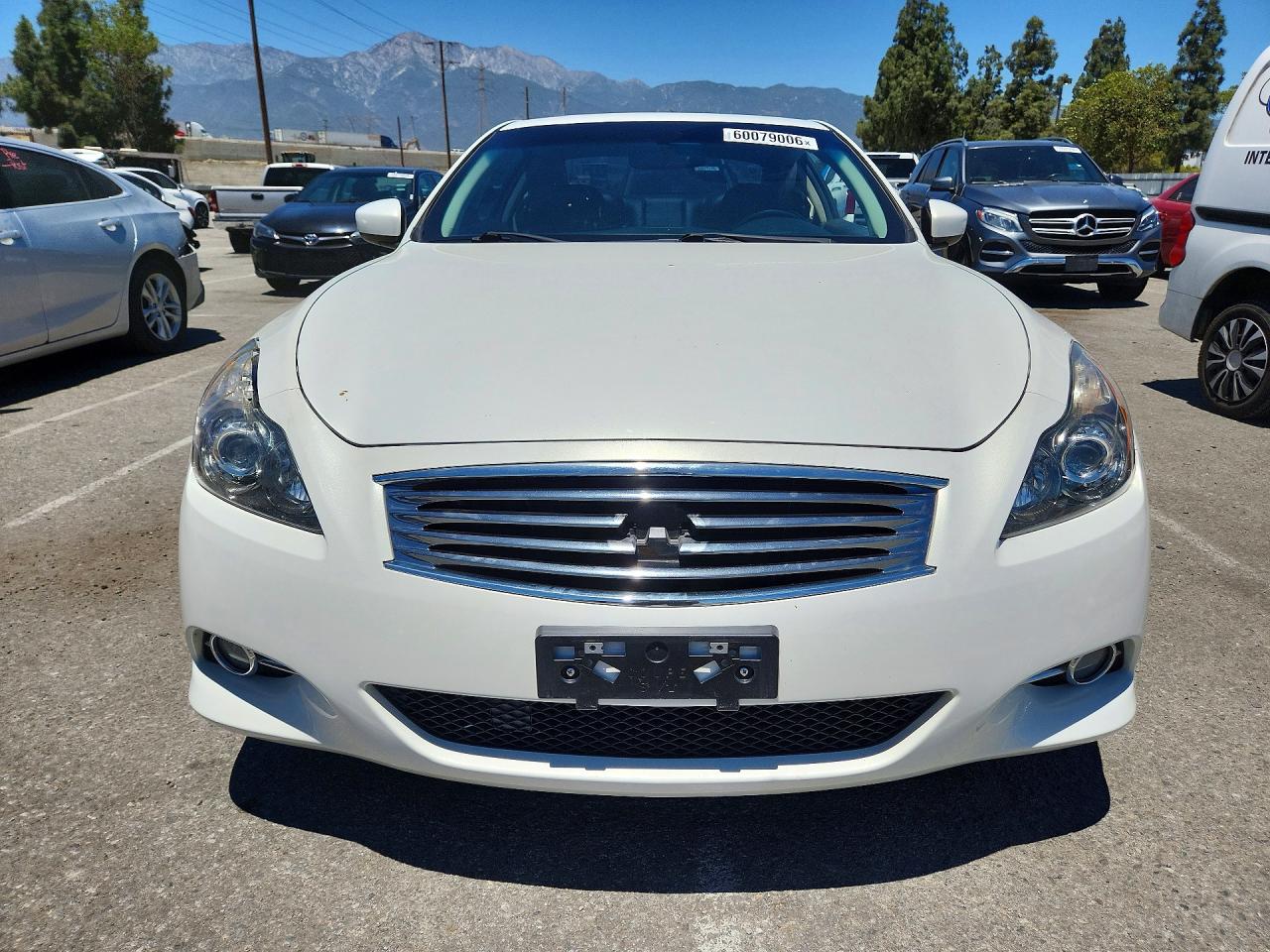 2011 Infiniti G37 Coupe Base White vin: JN1CV6EKXBM212852