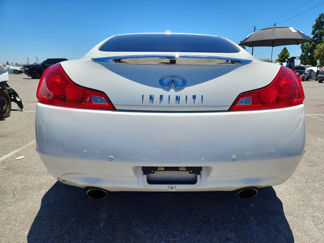 2011 Infiniti G37 Coupe Base White vin: JN1CV6EKXBM212852