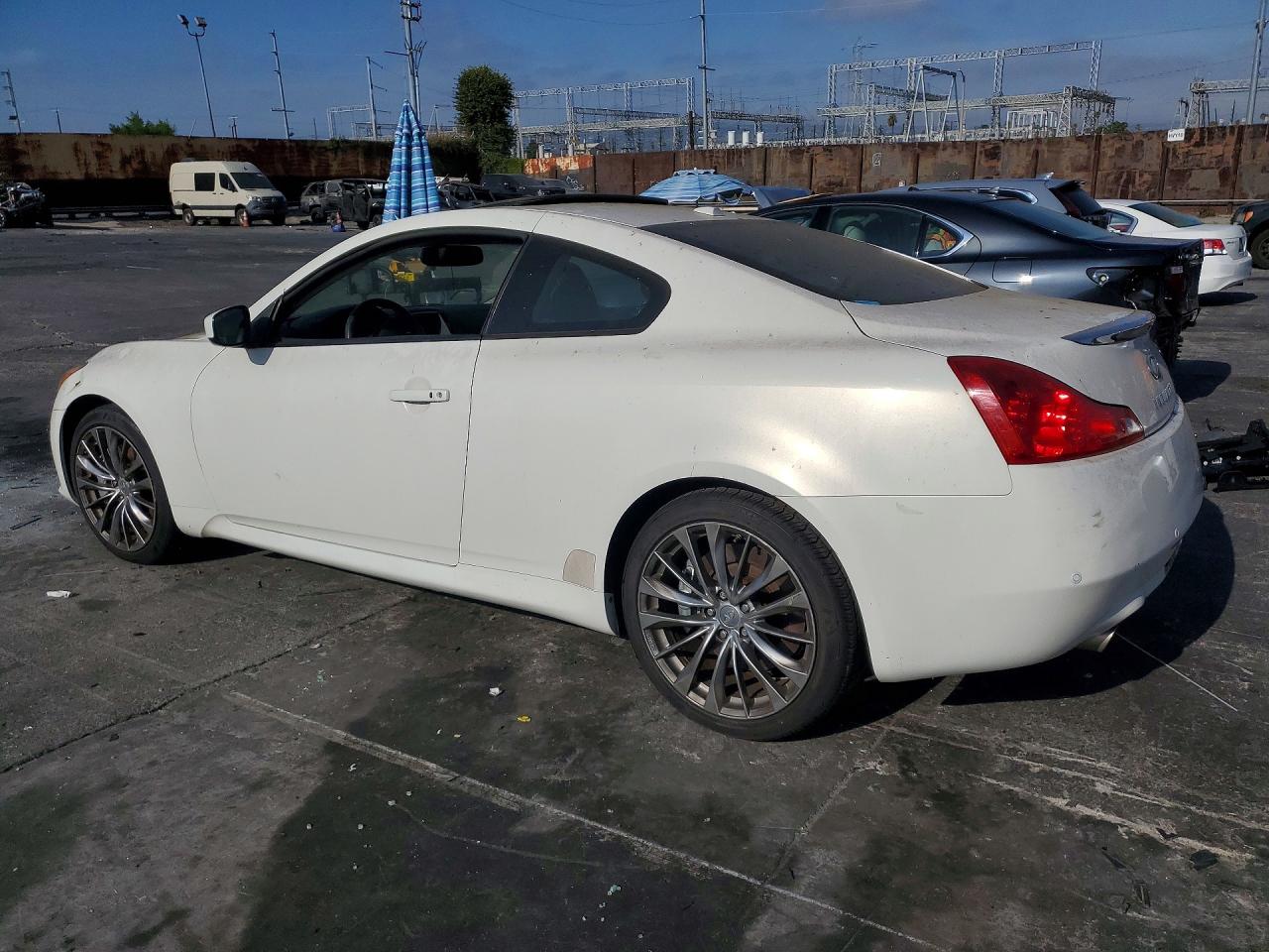 2011 Infiniti G37 Coupe Base White vin: JN1CV6EKXBM215136