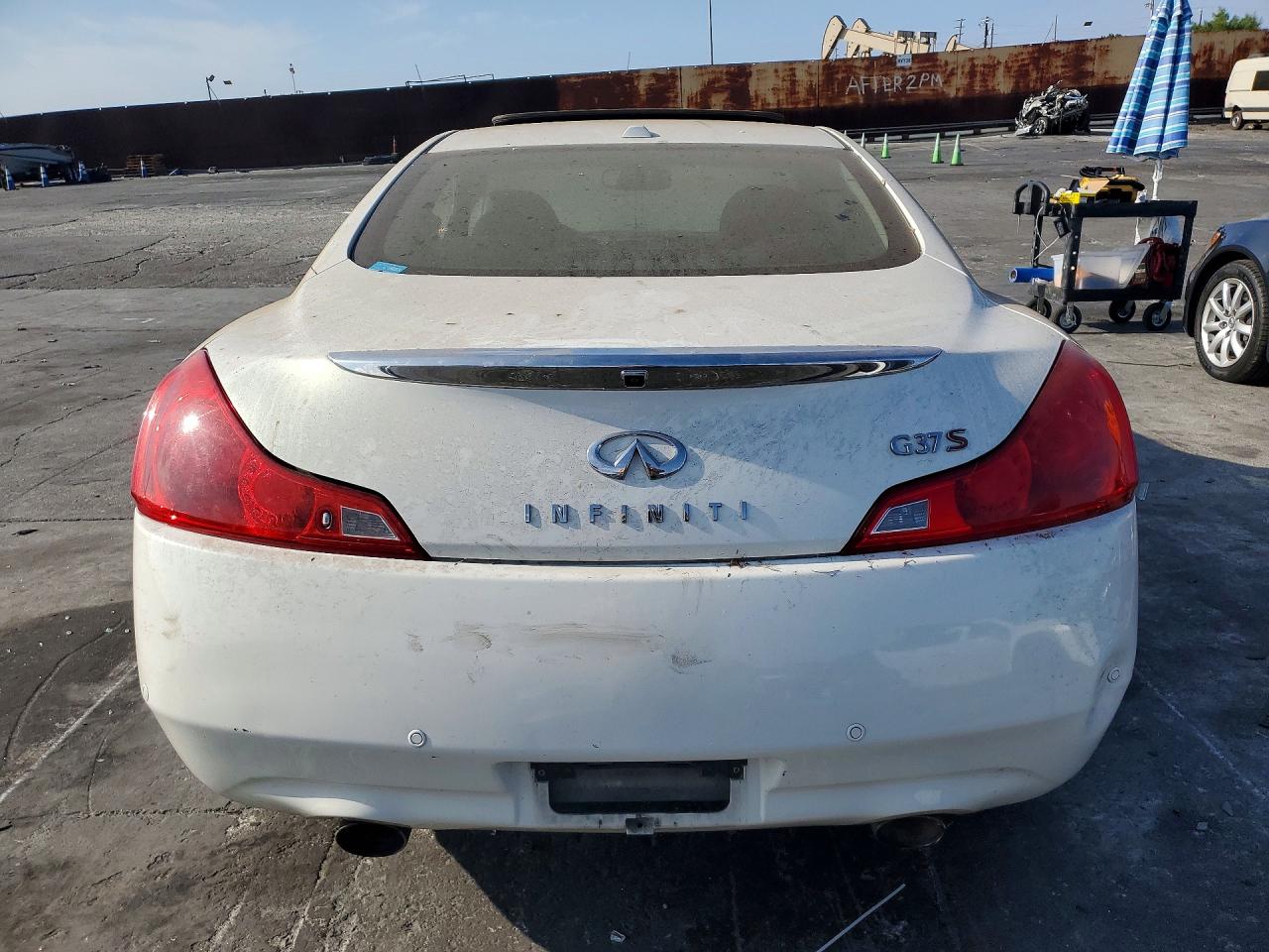 2011 Infiniti G37 Coupe Base White vin: JN1CV6EKXBM215136
