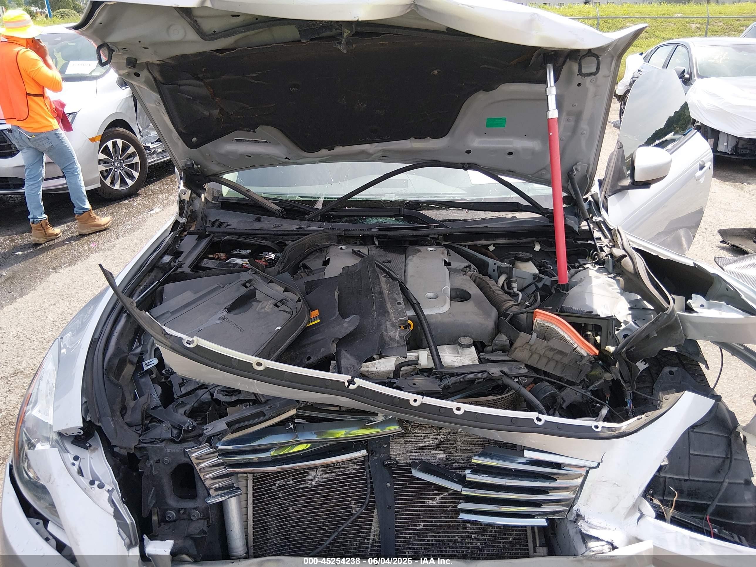 2014 Infiniti Q60 Journey/sport Silver vin: JN1CV6EKXEM113131