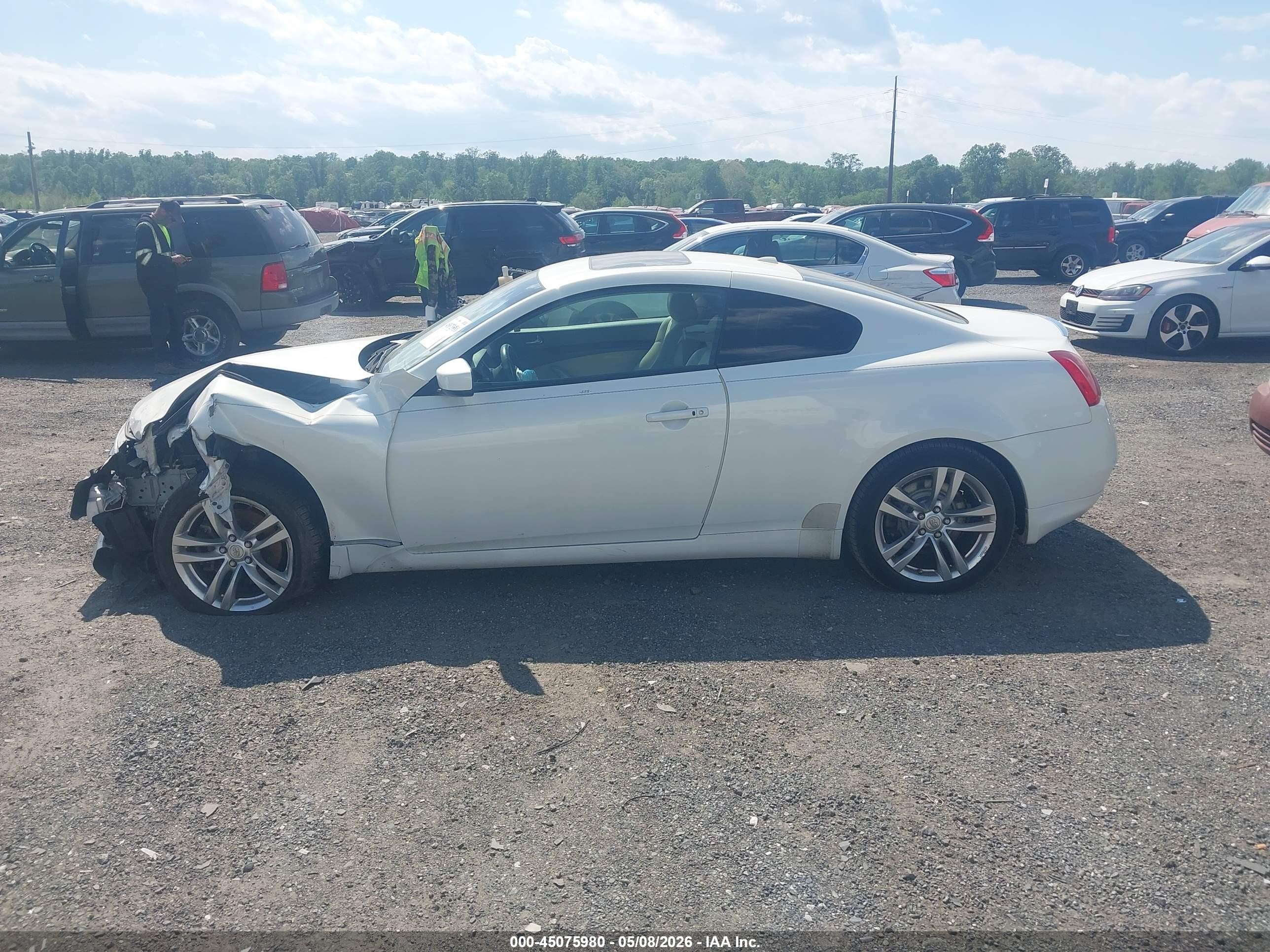 2010 Infiniti G37x   Cream vin: JN1CV6EL0AM151969
