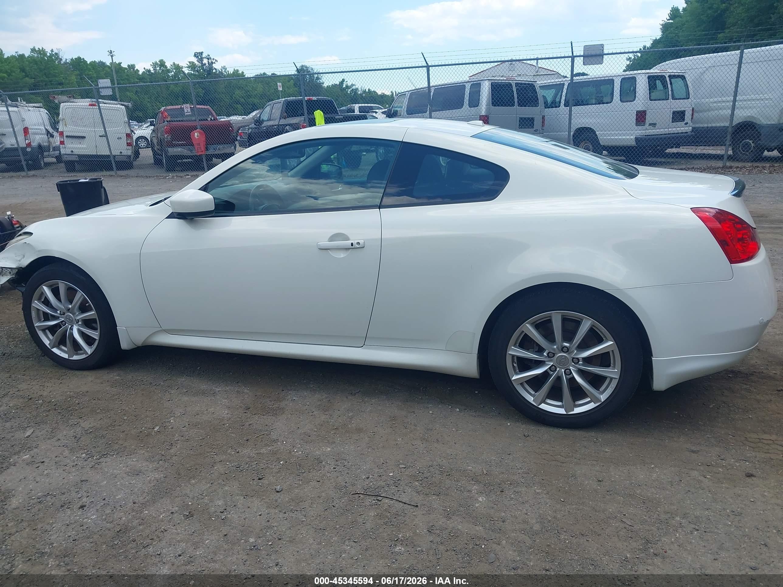 2012 Infiniti G37x   White vin: JN1CV6EL0CM471960