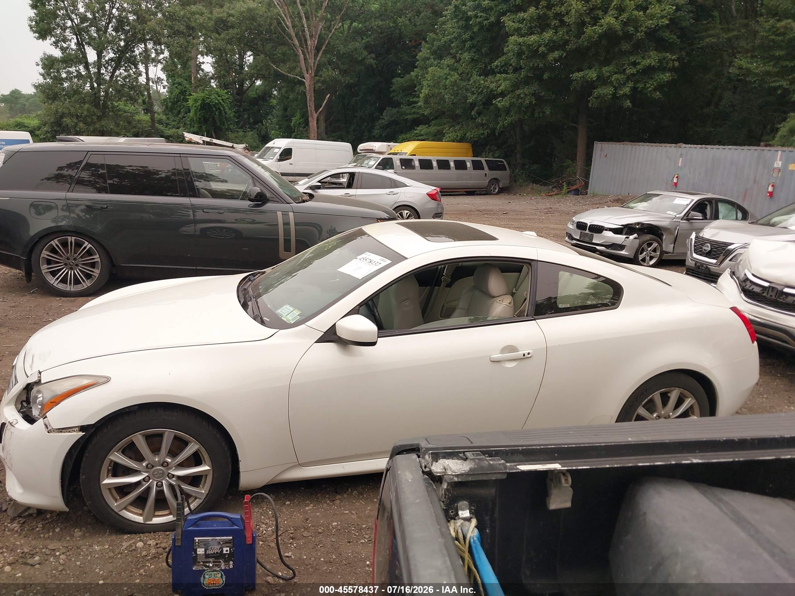 2013 Infiniti G37x White vin: JN1CV6EL3DM981429