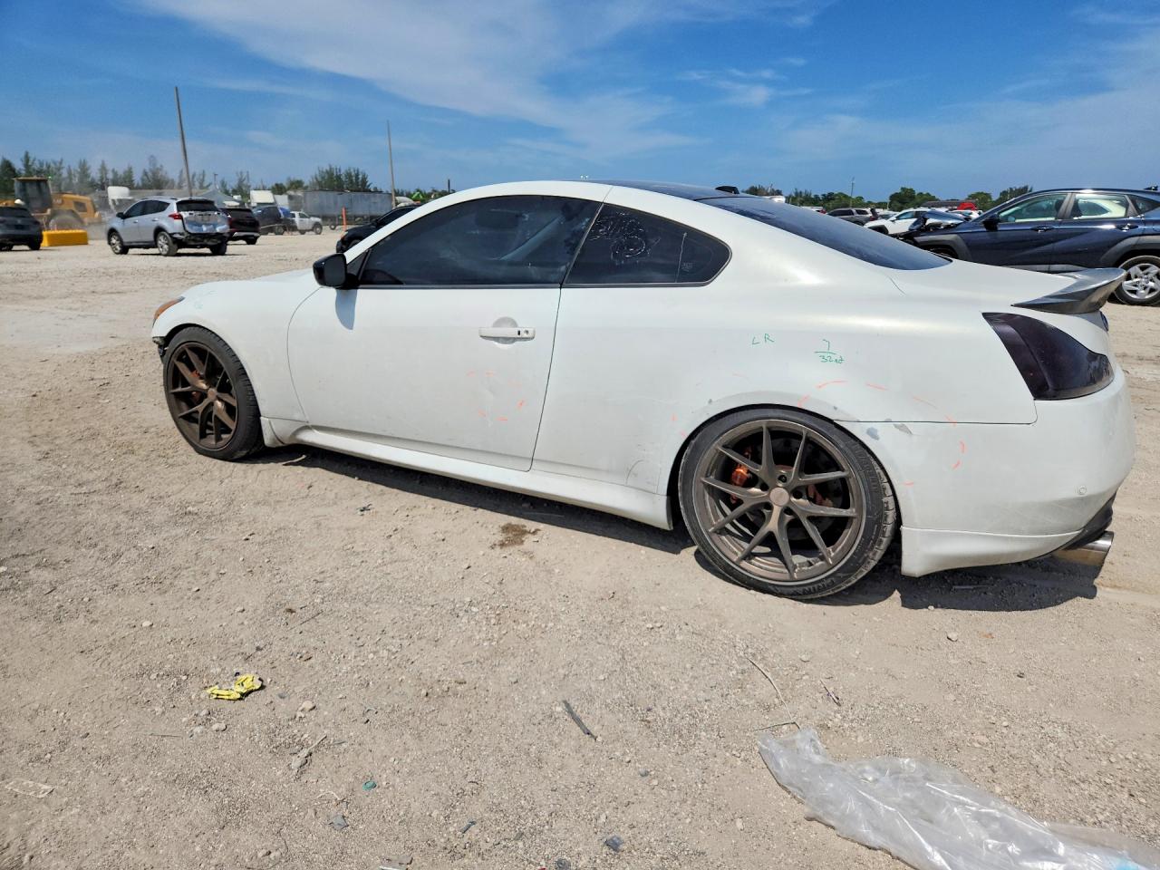 2014 Infiniti Q60 Coupe Base Белый vin: JN1CV6EL4EM132444