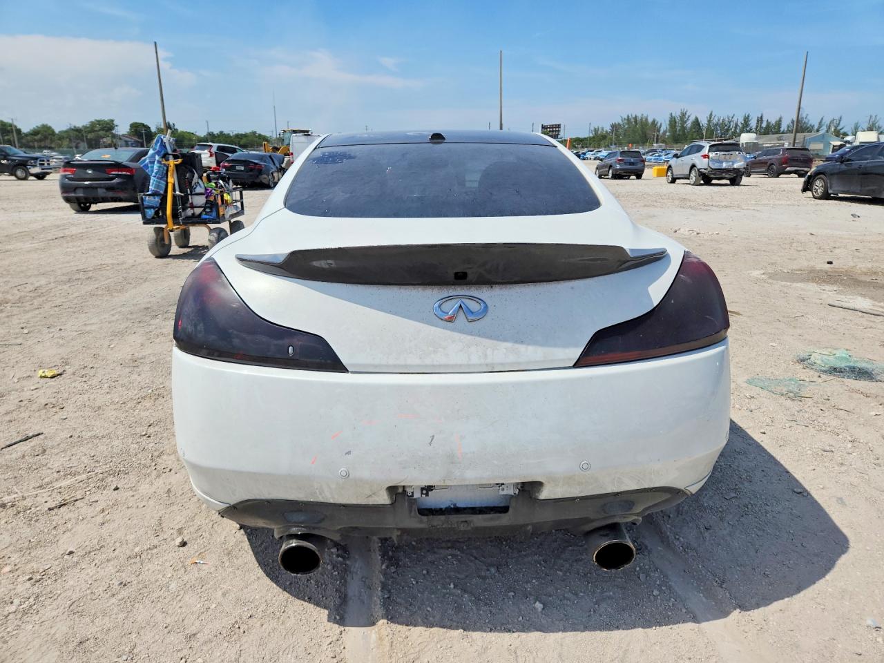 2014 Infiniti Q60 Coupe Base Белый vin: JN1CV6EL4EM132444