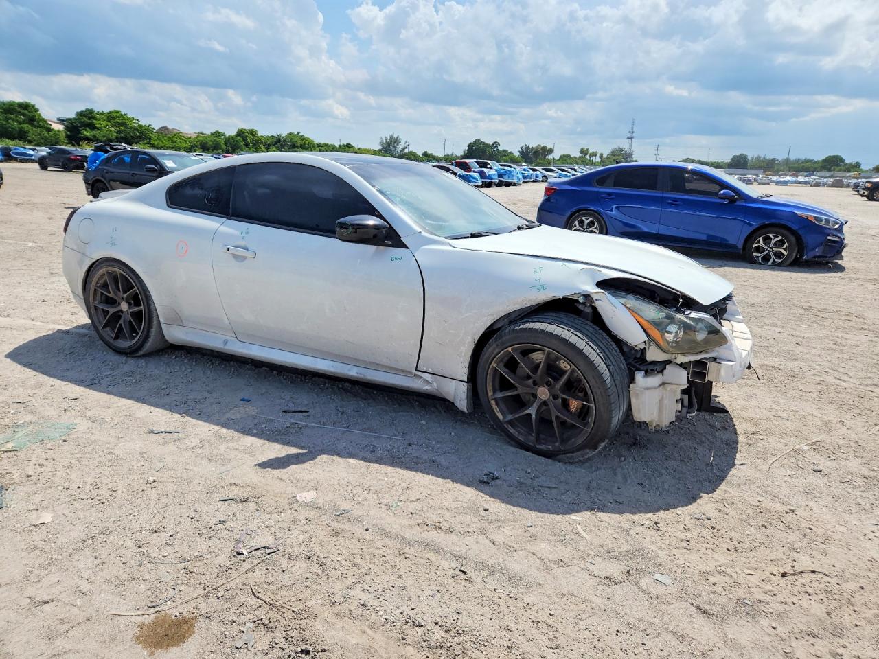 2014 Infiniti Q60 Coupe Base Белый vin: JN1CV6EL4EM132444