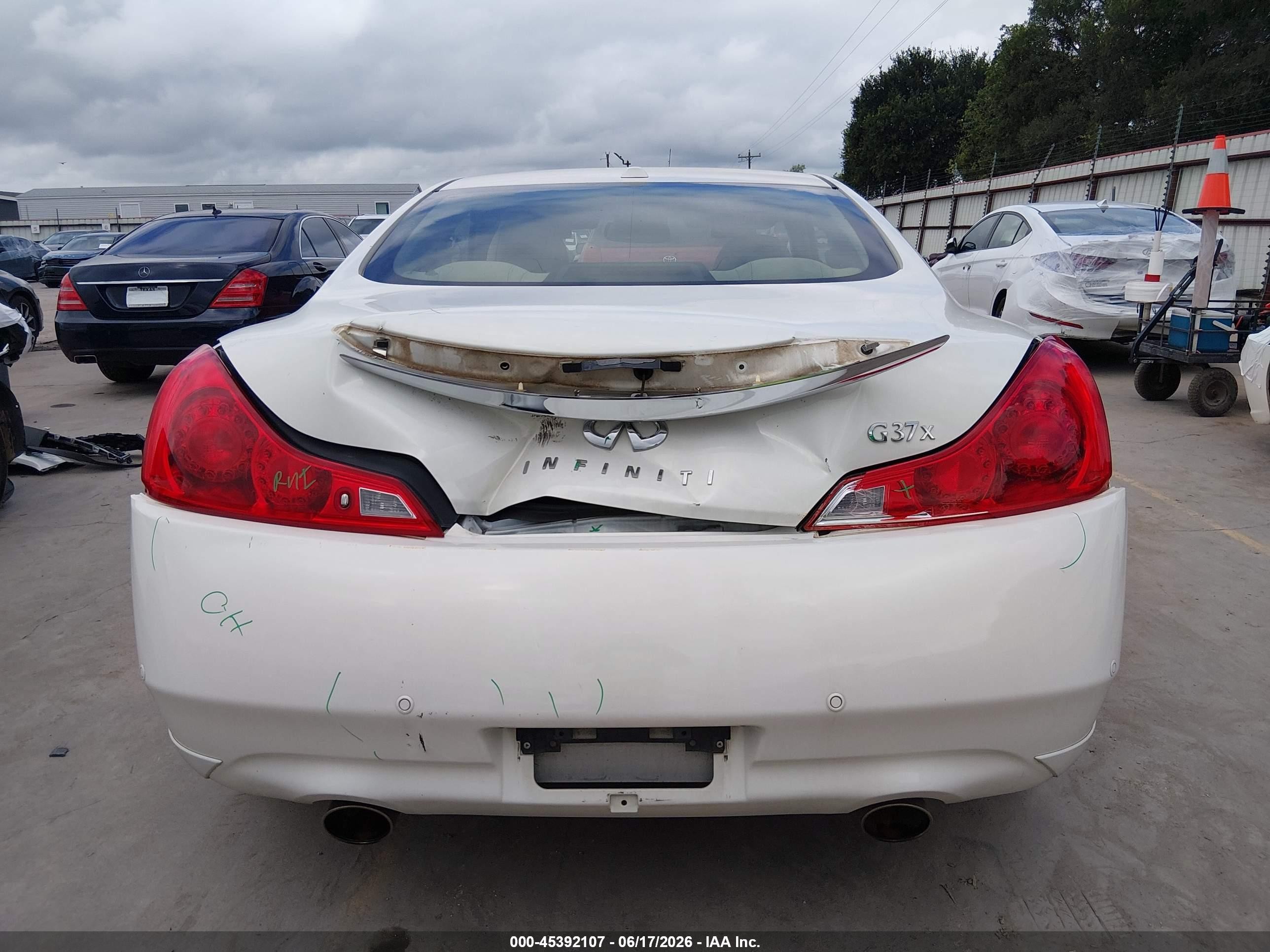 2013 Infiniti G37x   White vin: JN1CV6EL5DM981867