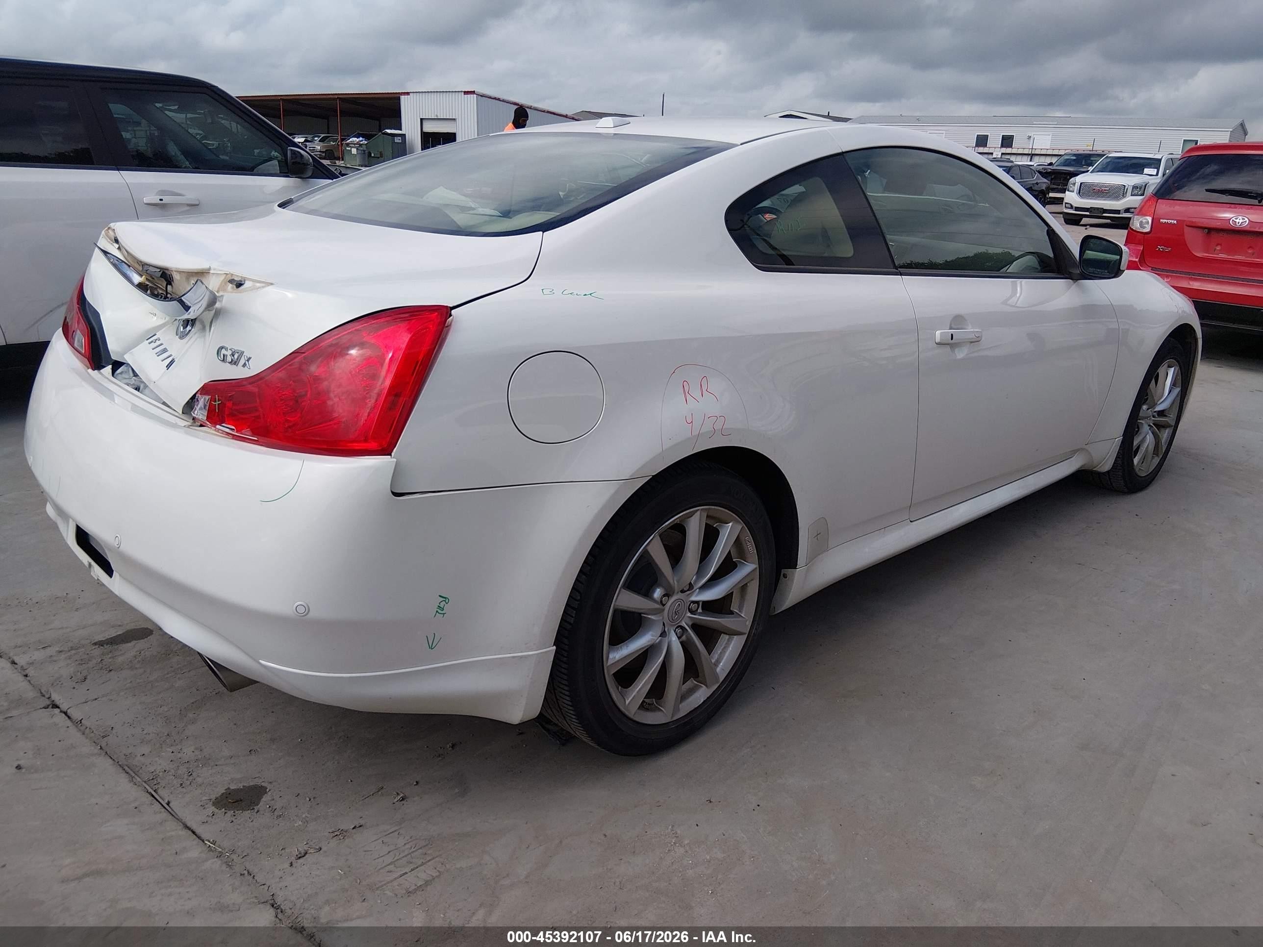 2013 Infiniti G37x   White vin: JN1CV6EL5DM981867