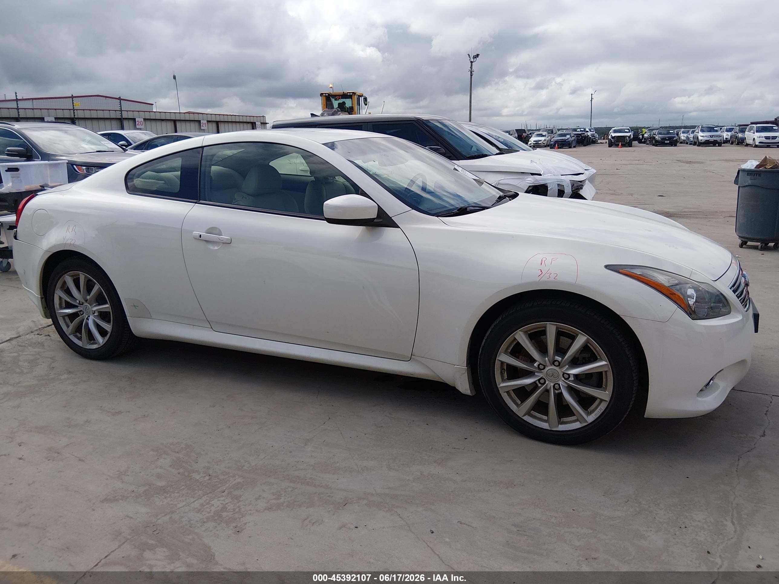 2013 Infiniti G37x   White vin: JN1CV6EL5DM981867