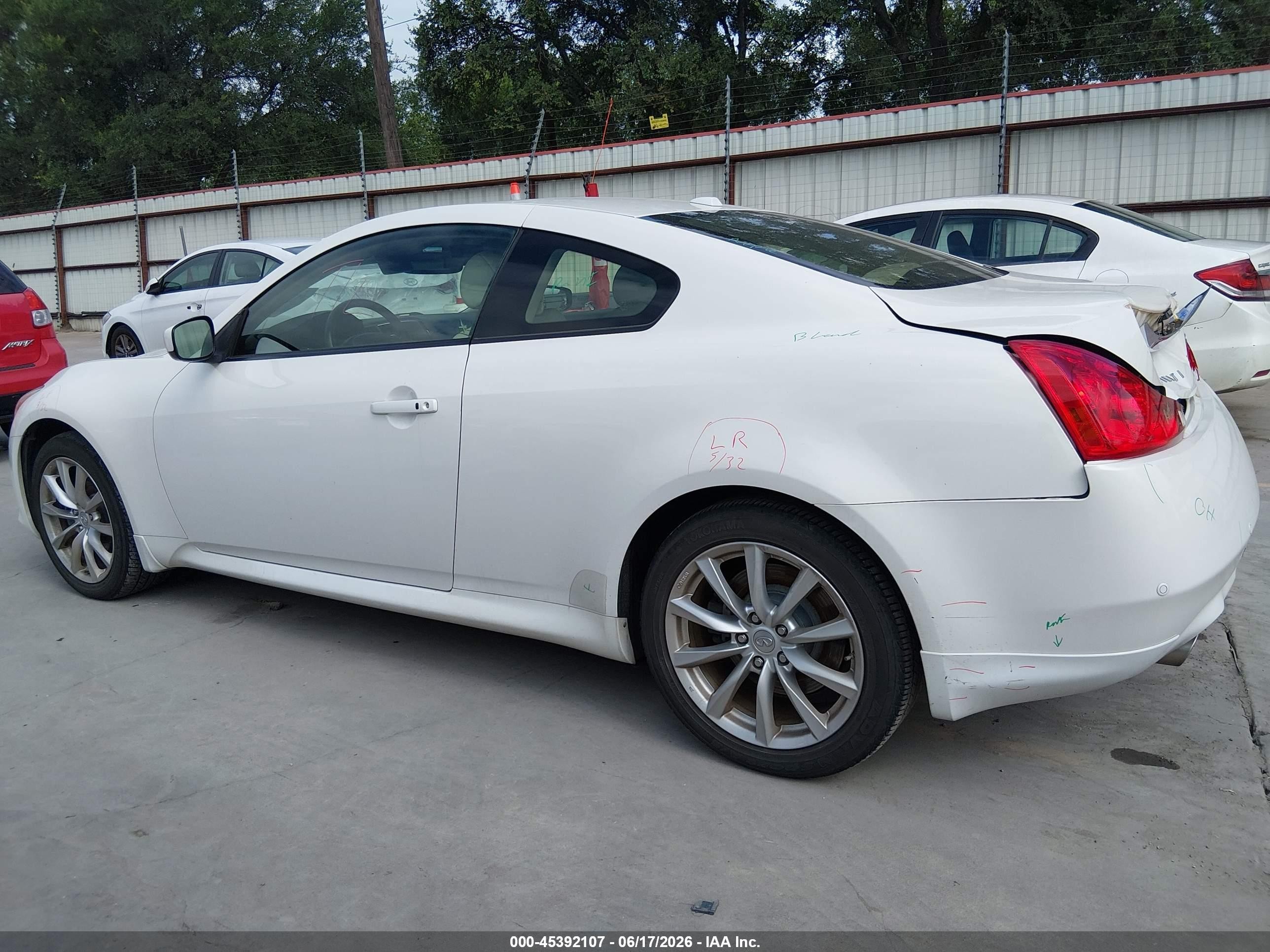 2013 Infiniti G37x   White vin: JN1CV6EL5DM981867