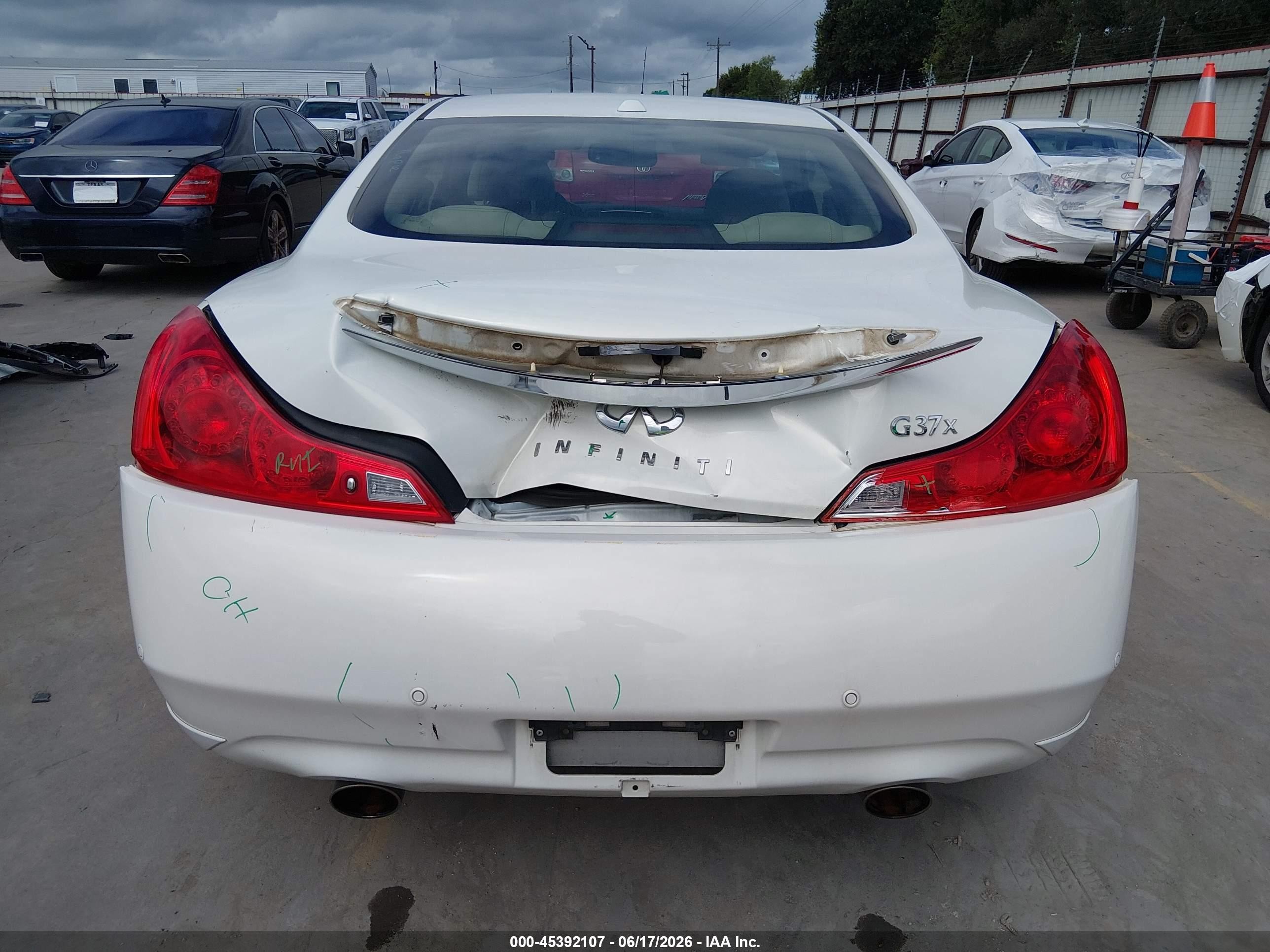 2013 Infiniti G37x   White vin: JN1CV6EL5DM981867