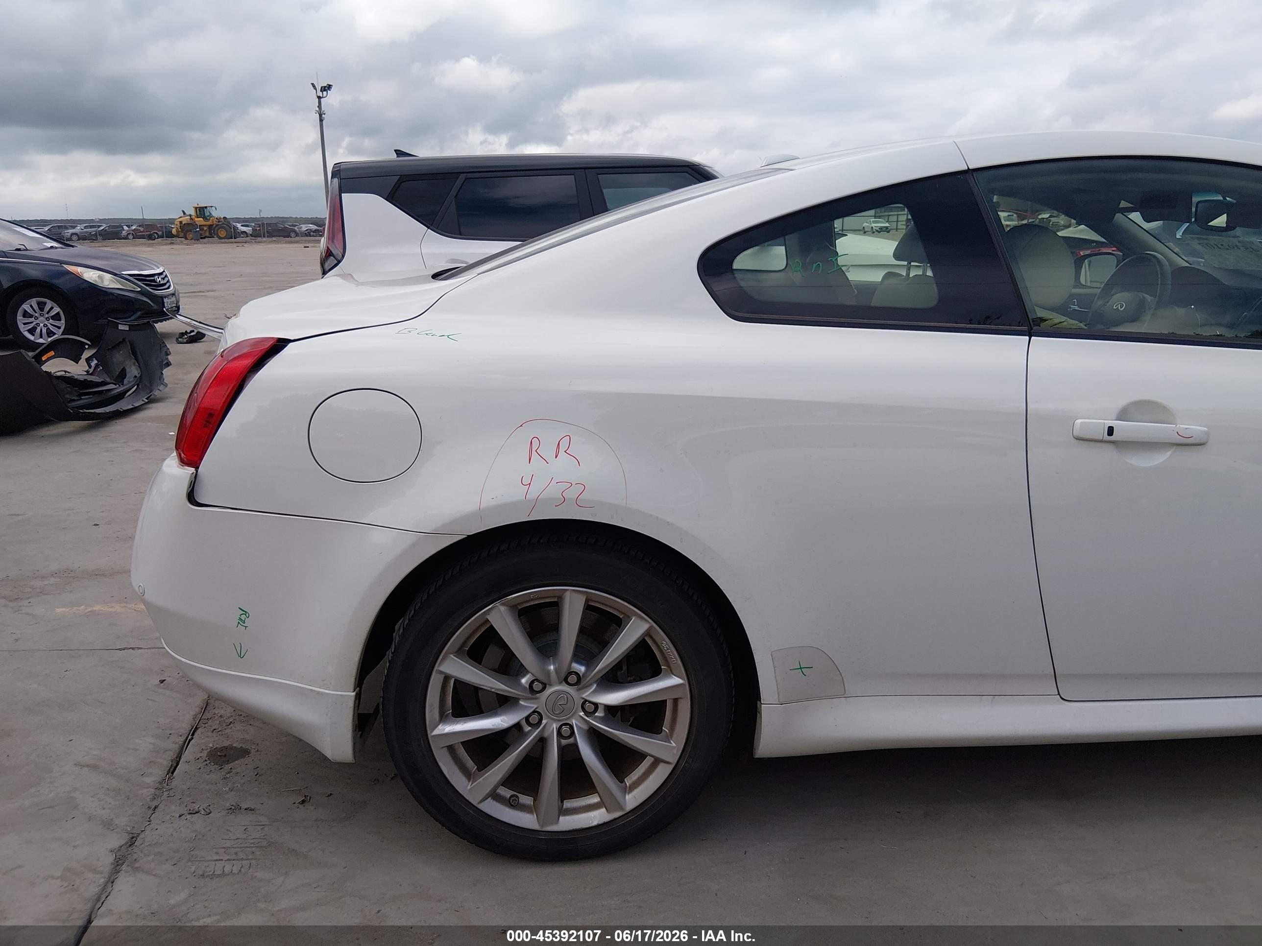 2013 Infiniti G37x   White vin: JN1CV6EL5DM981867