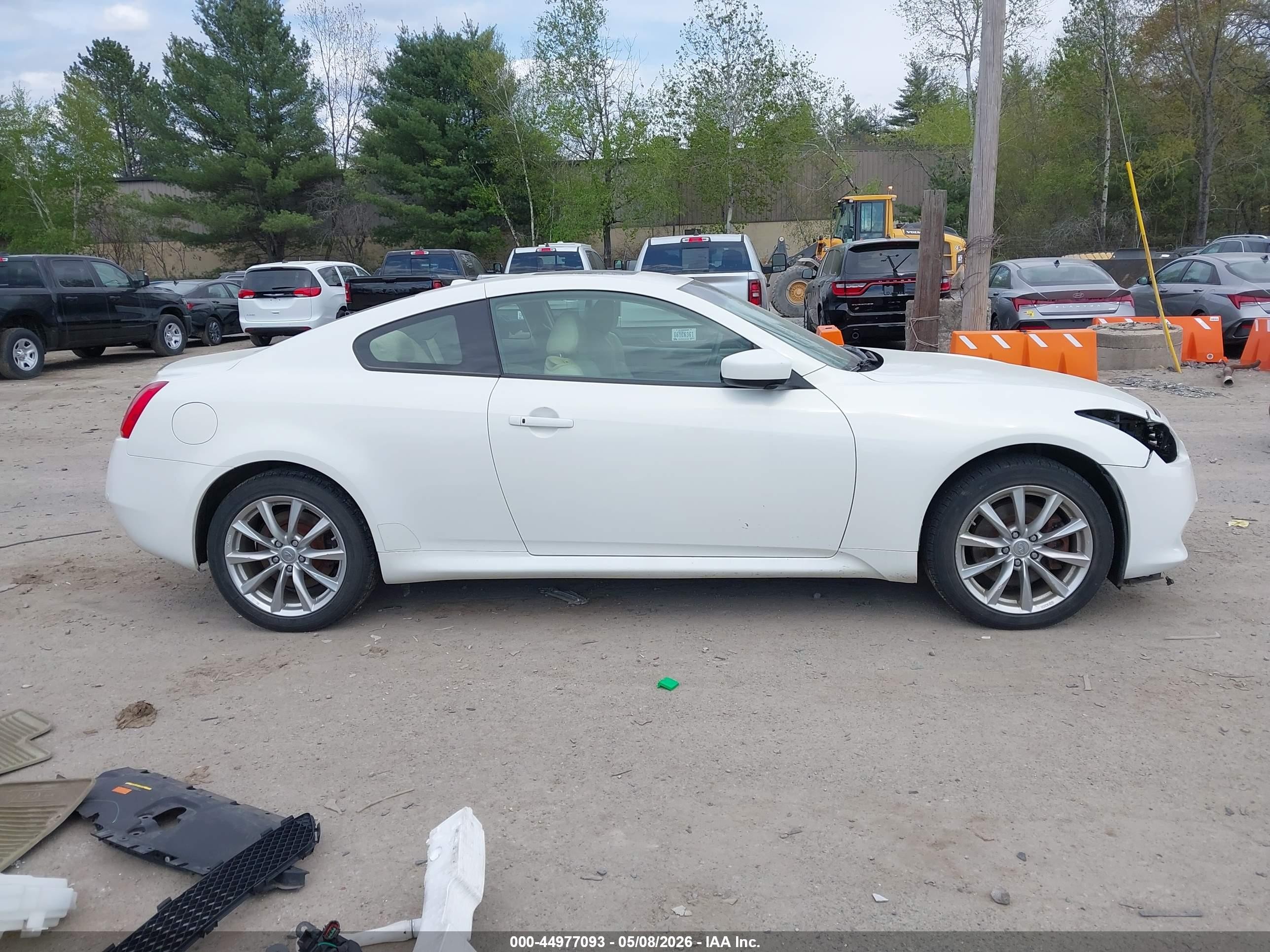 2012 Infiniti G37x   White vin: JN1CV6EL6CM472286