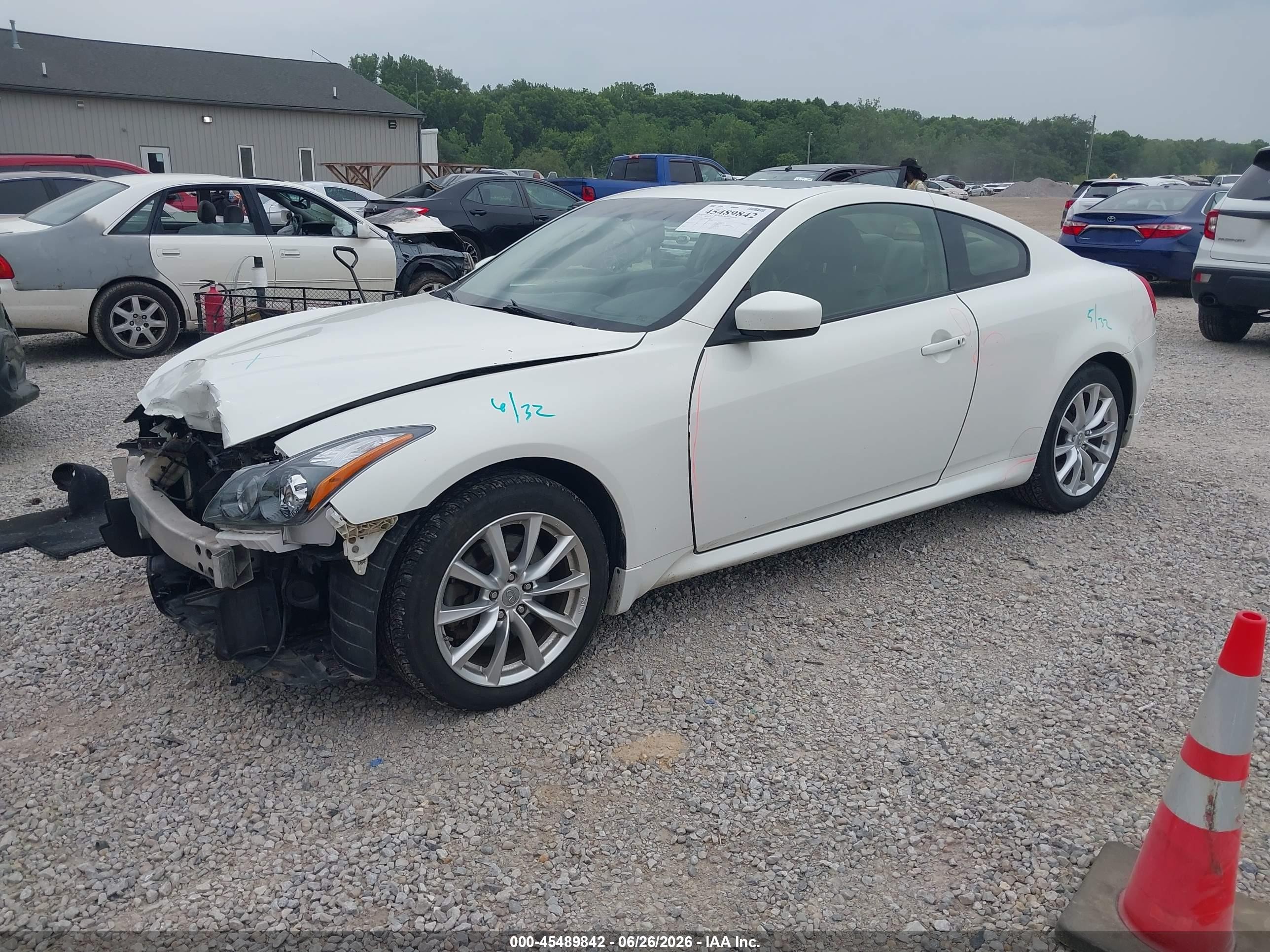 2013 Infiniti G37x   White vin: JN1CV6EL7DM981353