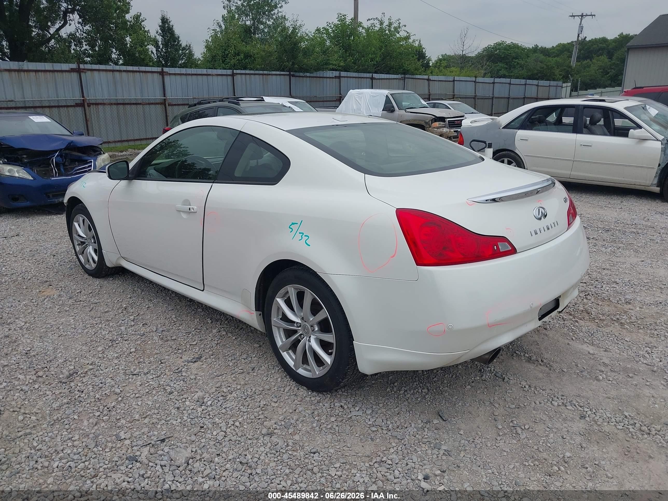 2013 Infiniti G37x   White vin: JN1CV6EL7DM981353