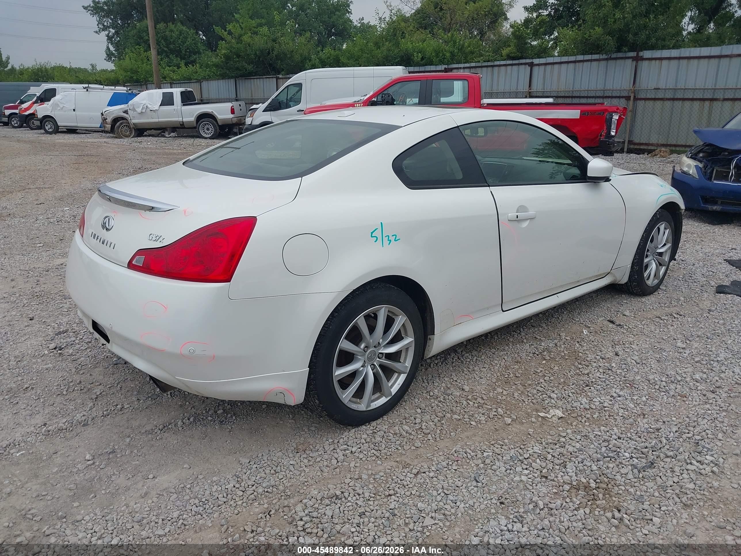 2013 Infiniti G37x   White vin: JN1CV6EL7DM981353