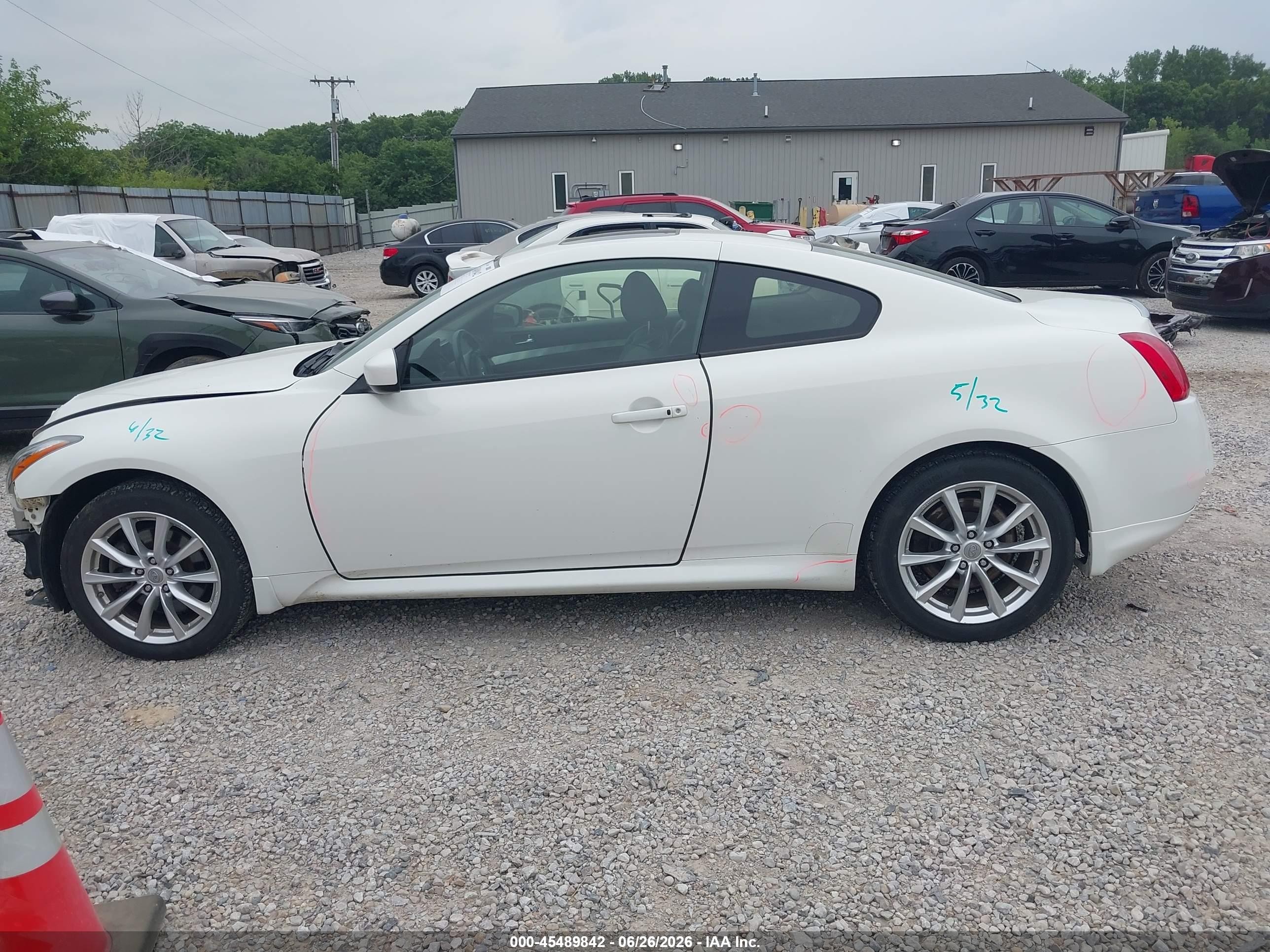 2013 Infiniti G37x   White vin: JN1CV6EL7DM981353