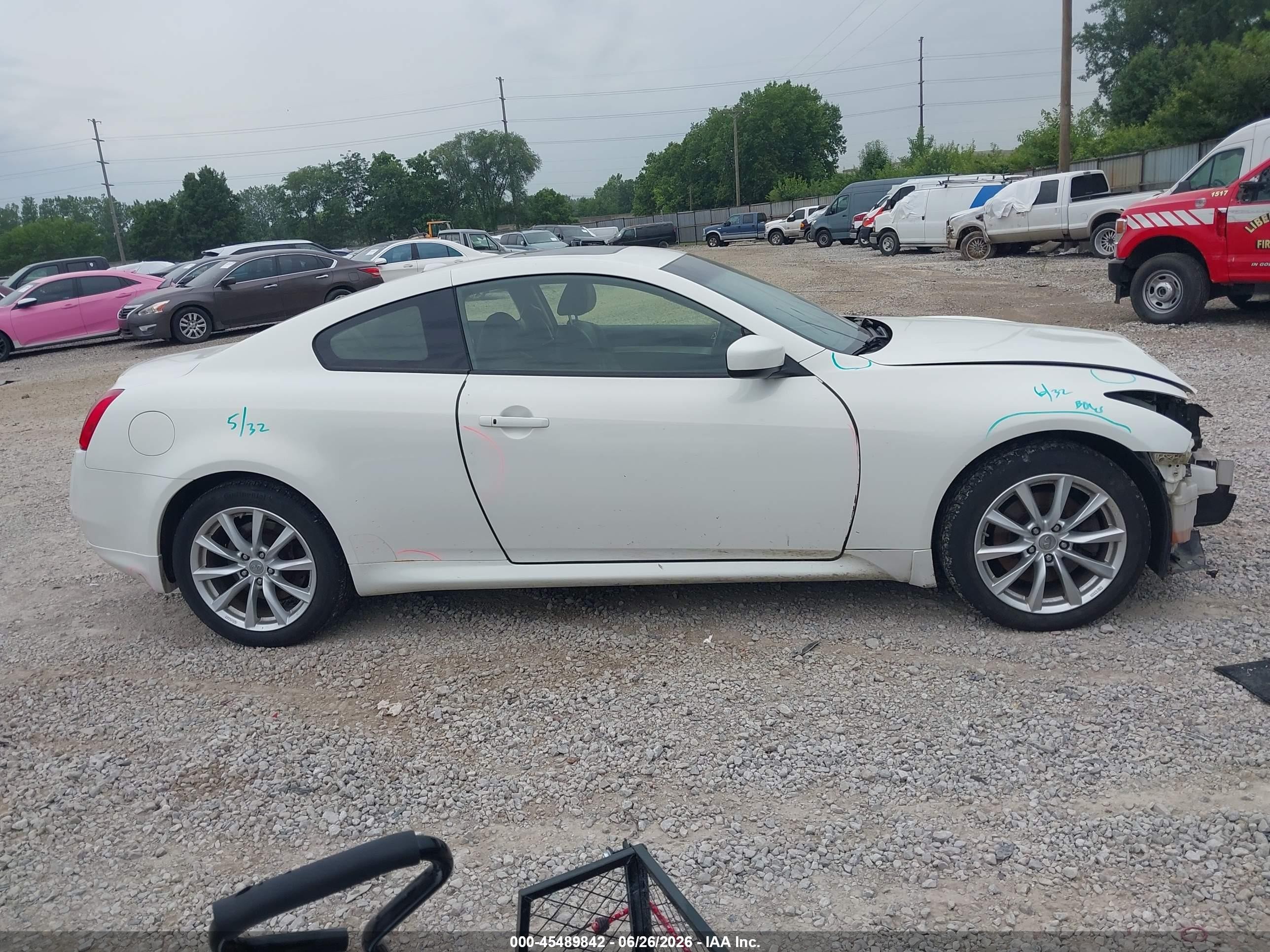 2013 Infiniti G37x   White vin: JN1CV6EL7DM981353