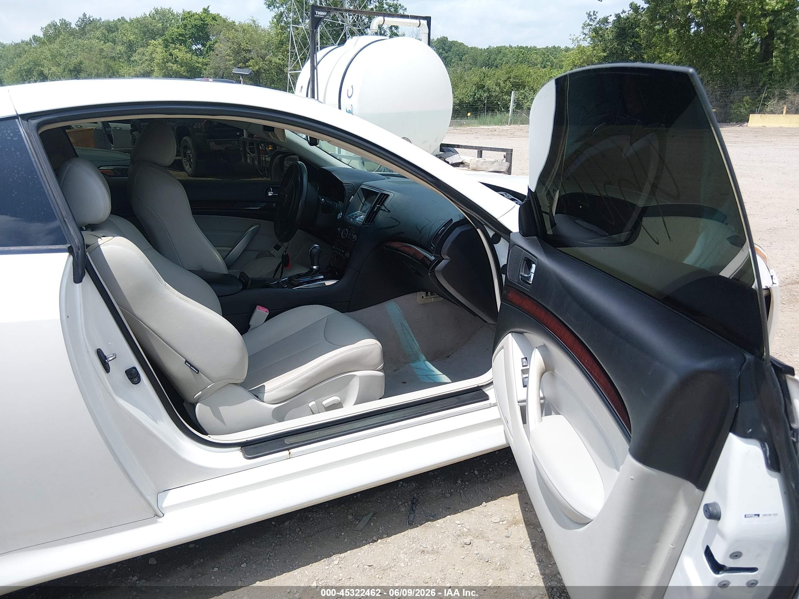 2014 Infiniti Q60   White vin: JN1CV6EL8EM130566