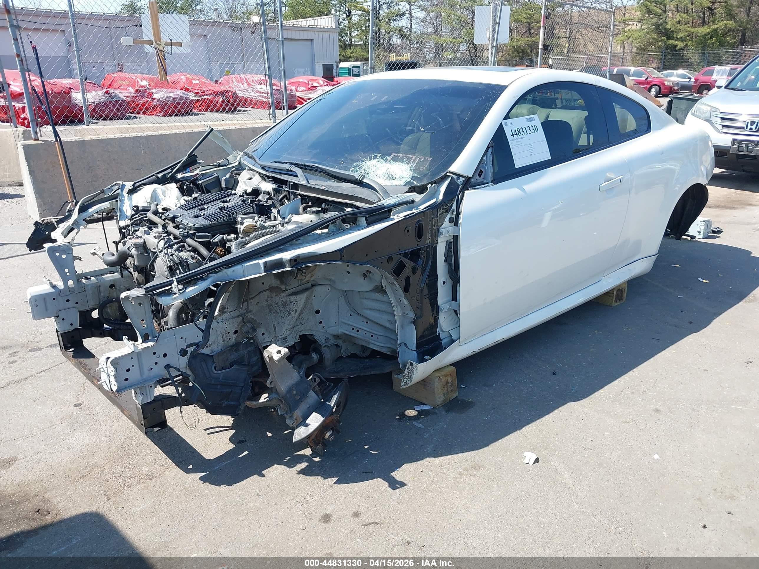2015 Infiniti Q60   Белый vin: JN1CV6EL9FM890300