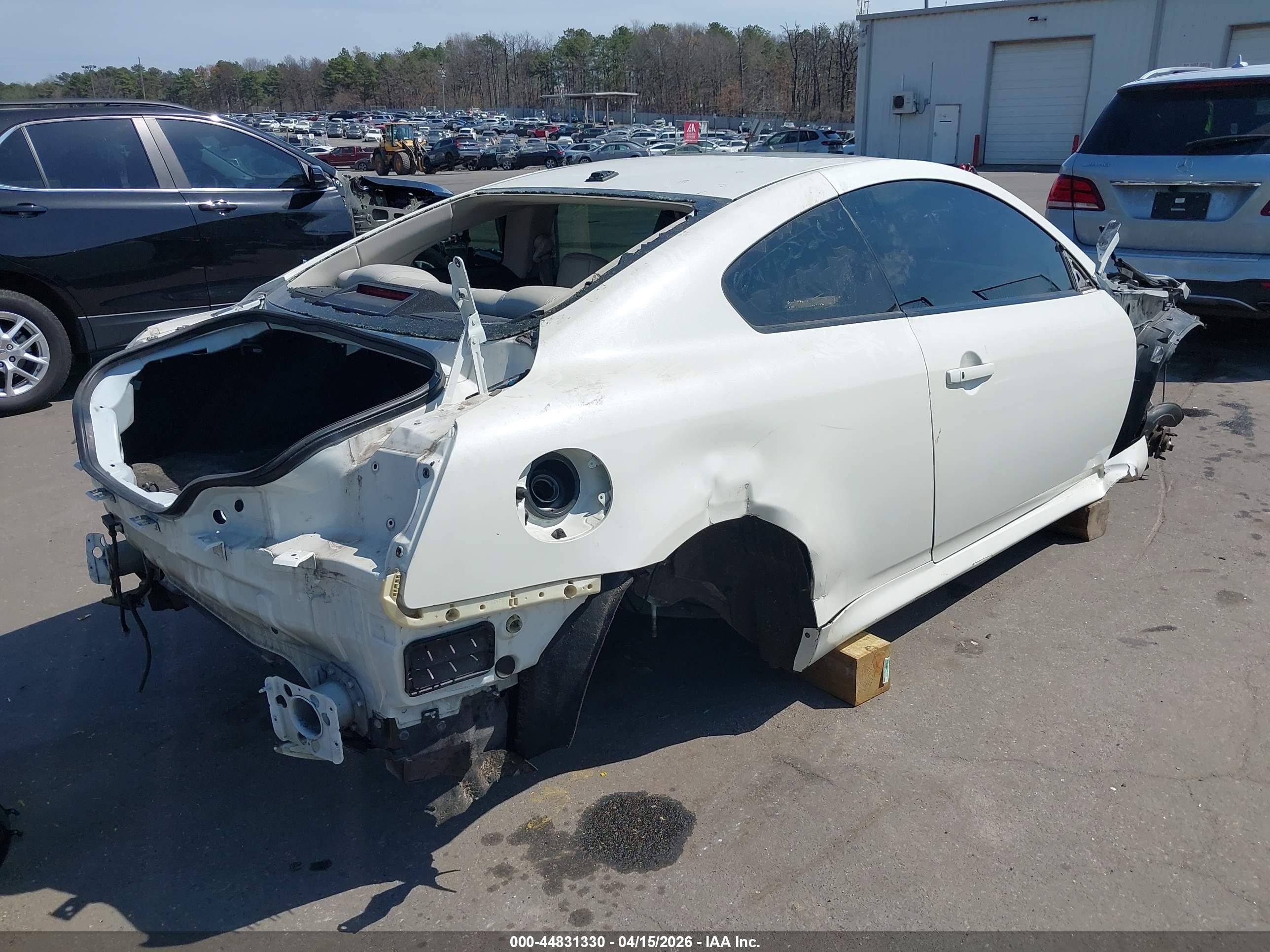 2015 Infiniti Q60   Белый vin: JN1CV6EL9FM890300