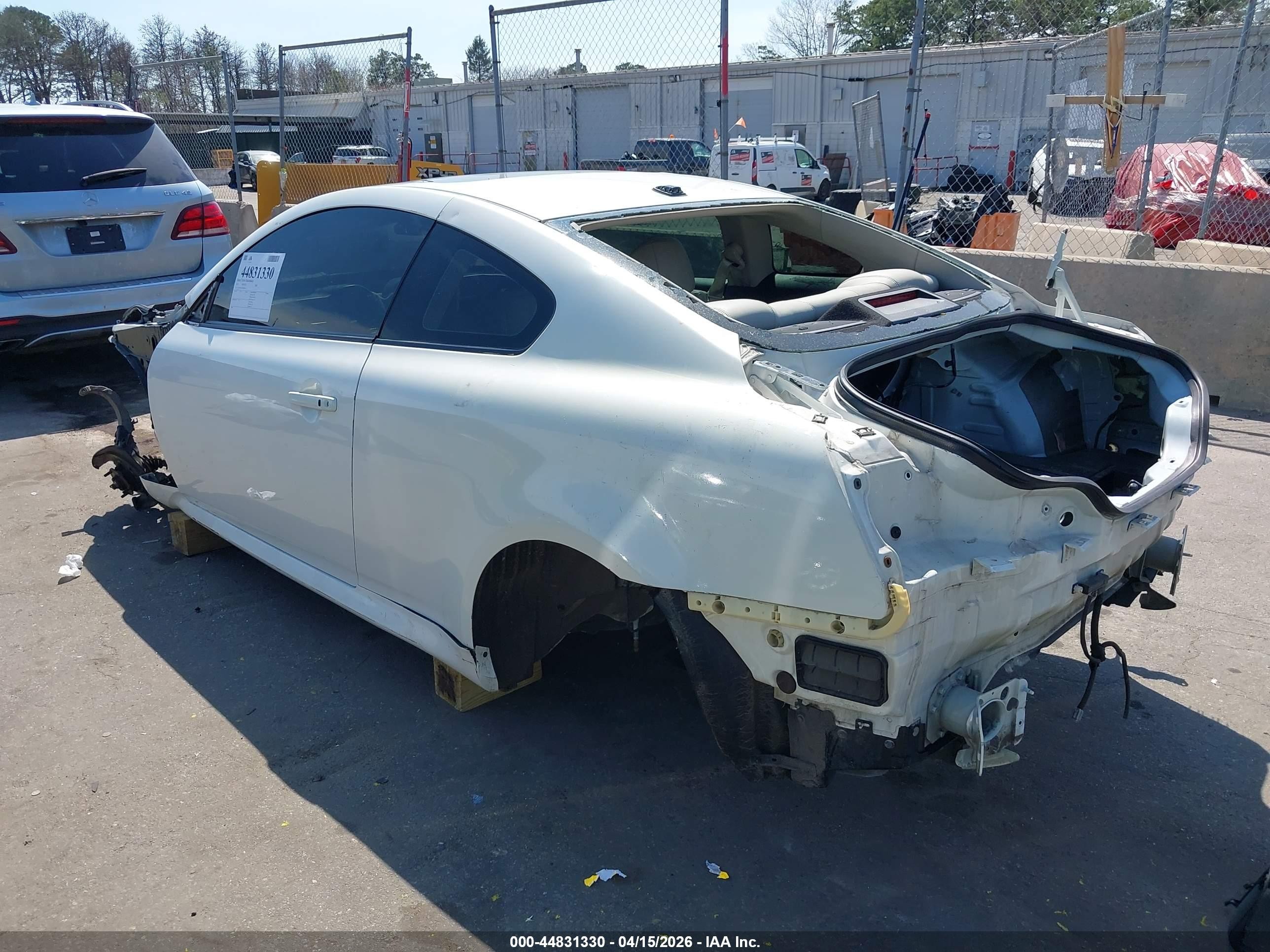 2015 Infiniti Q60   Белый vin: JN1CV6EL9FM890300