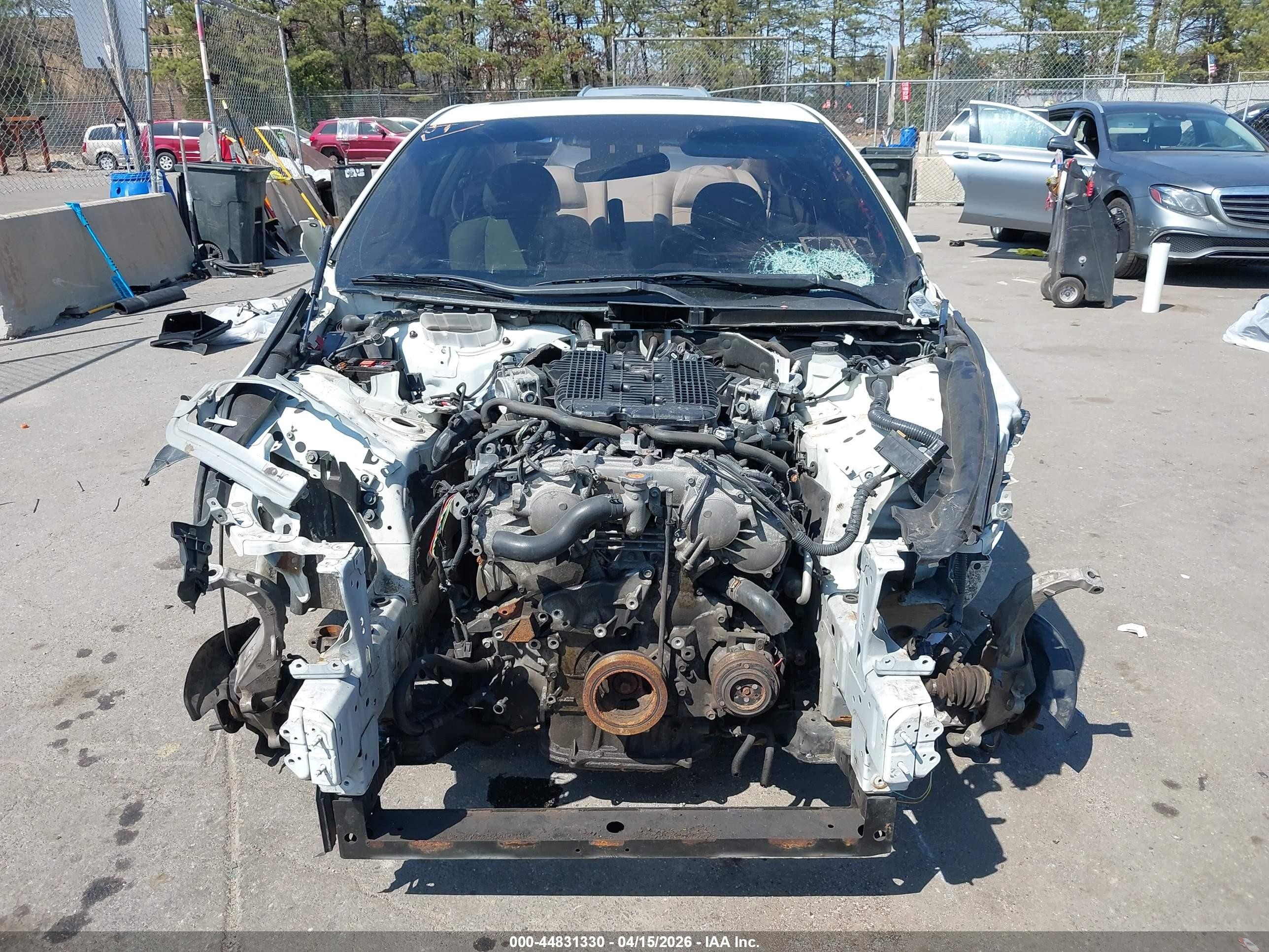 2015 Infiniti Q60   Белый vin: JN1CV6EL9FM890300