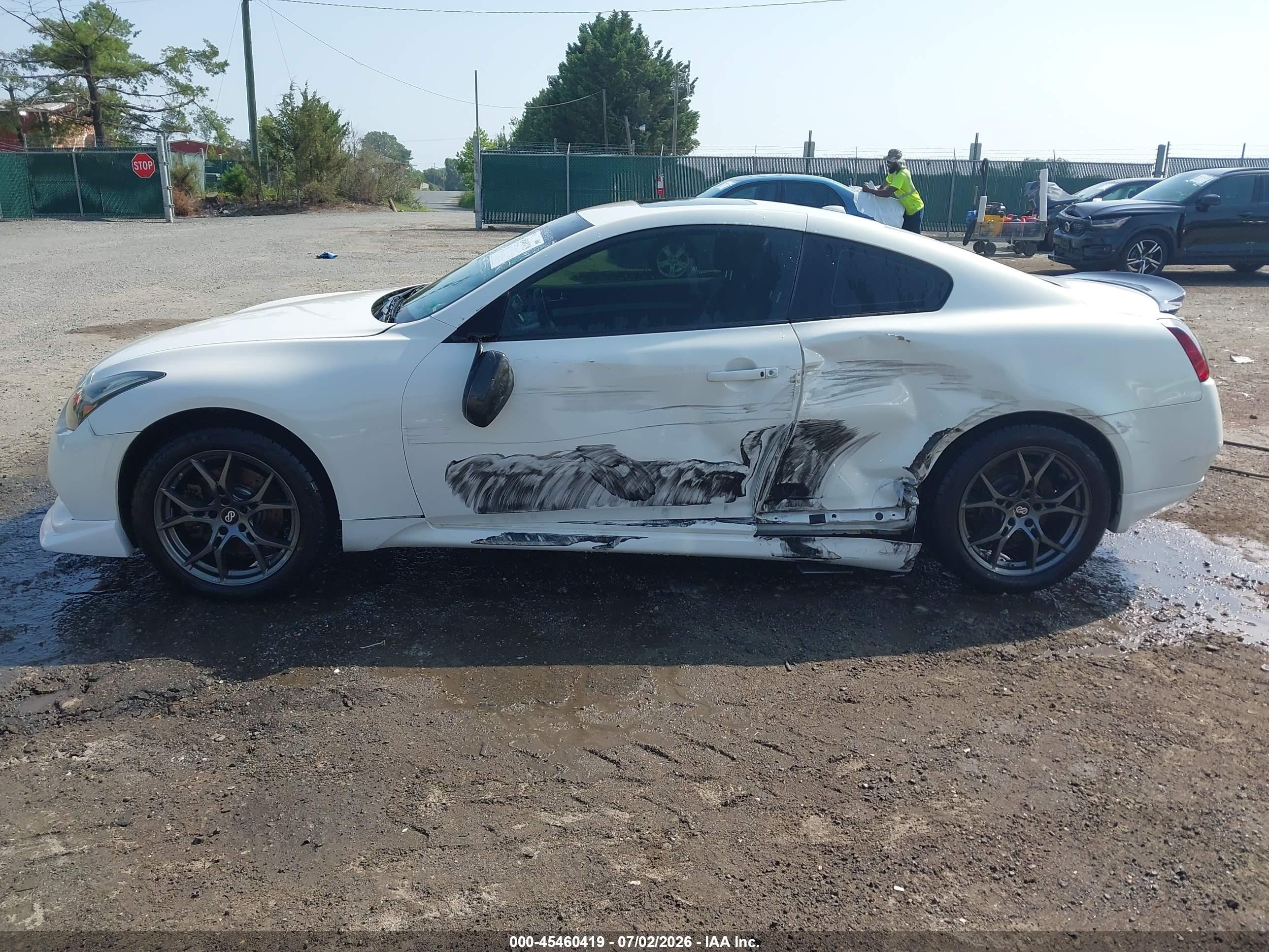 2013 Infiniti G37x   White vin: JN1CV6ELXDM981301