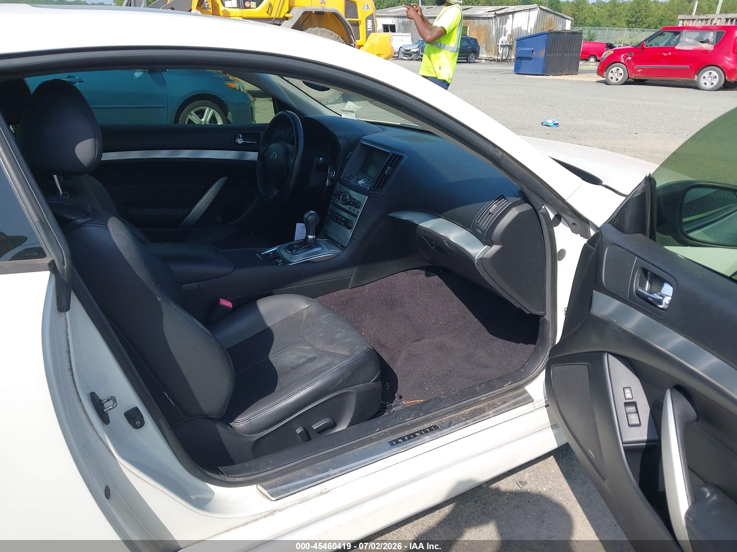 2013 Infiniti G37x   White vin: JN1CV6ELXDM981301