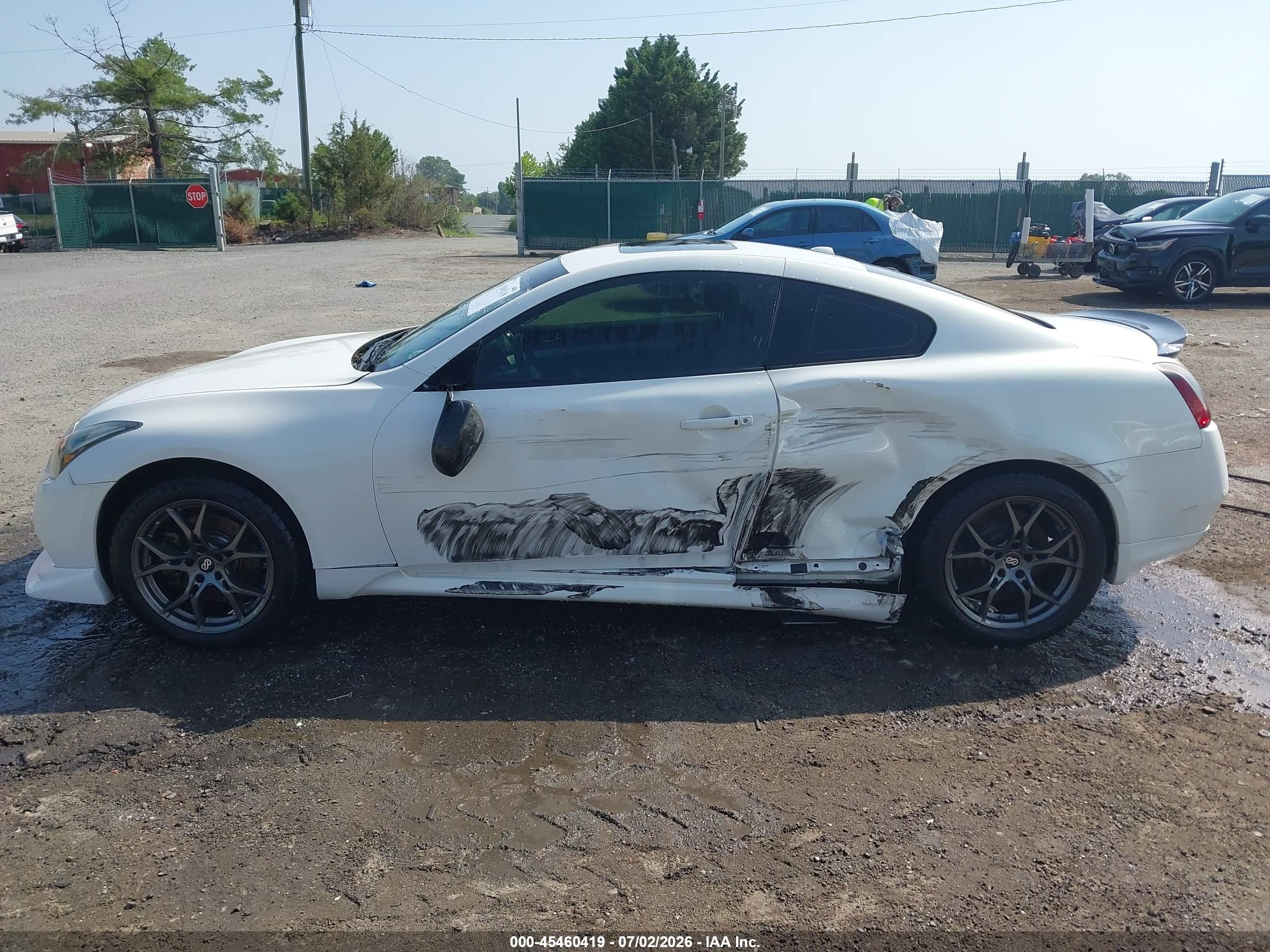 2013 Infiniti G37x   White vin: JN1CV6ELXDM981301