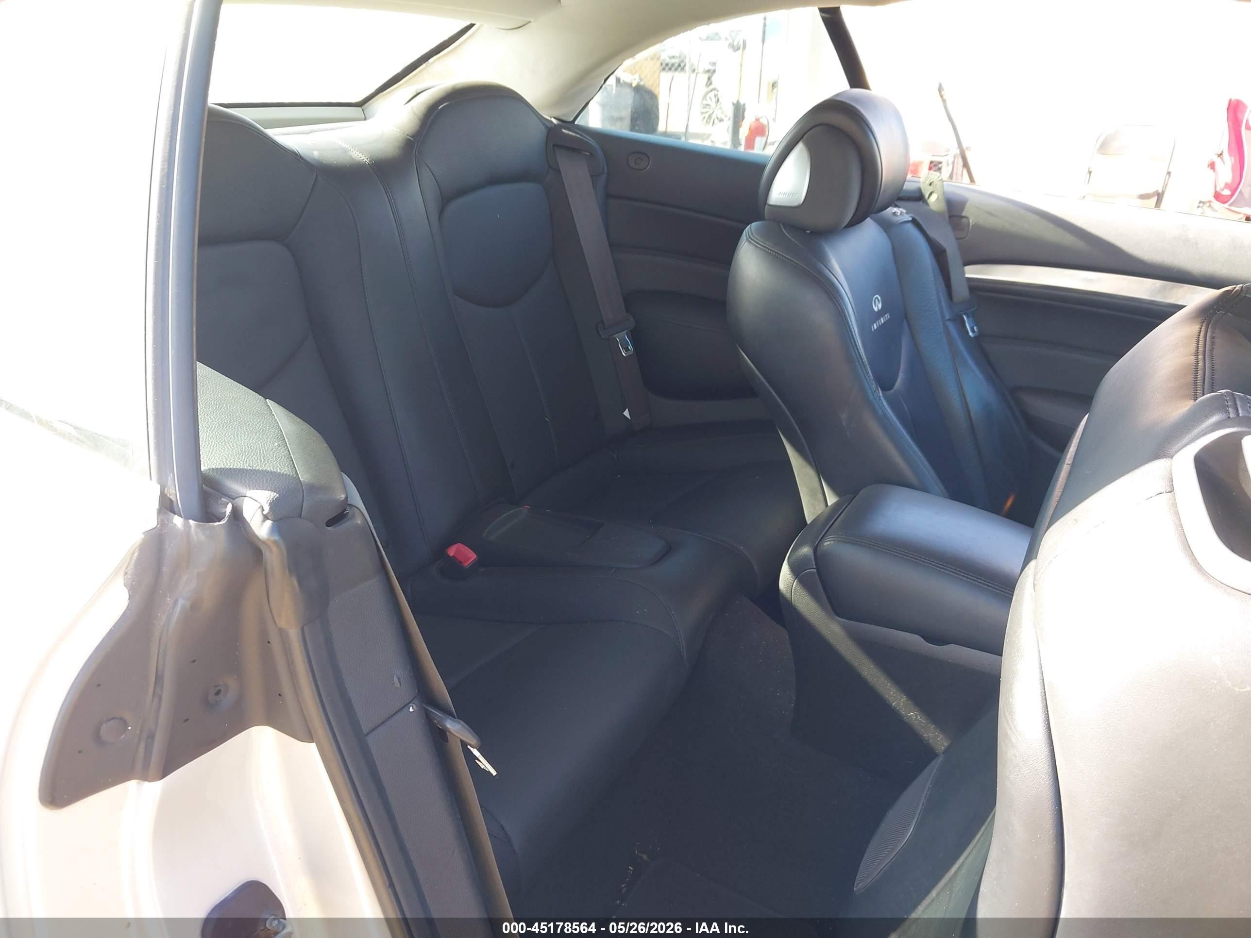 2011 Infiniti G37   Silver vin: JN1CV6FE1BM954114
