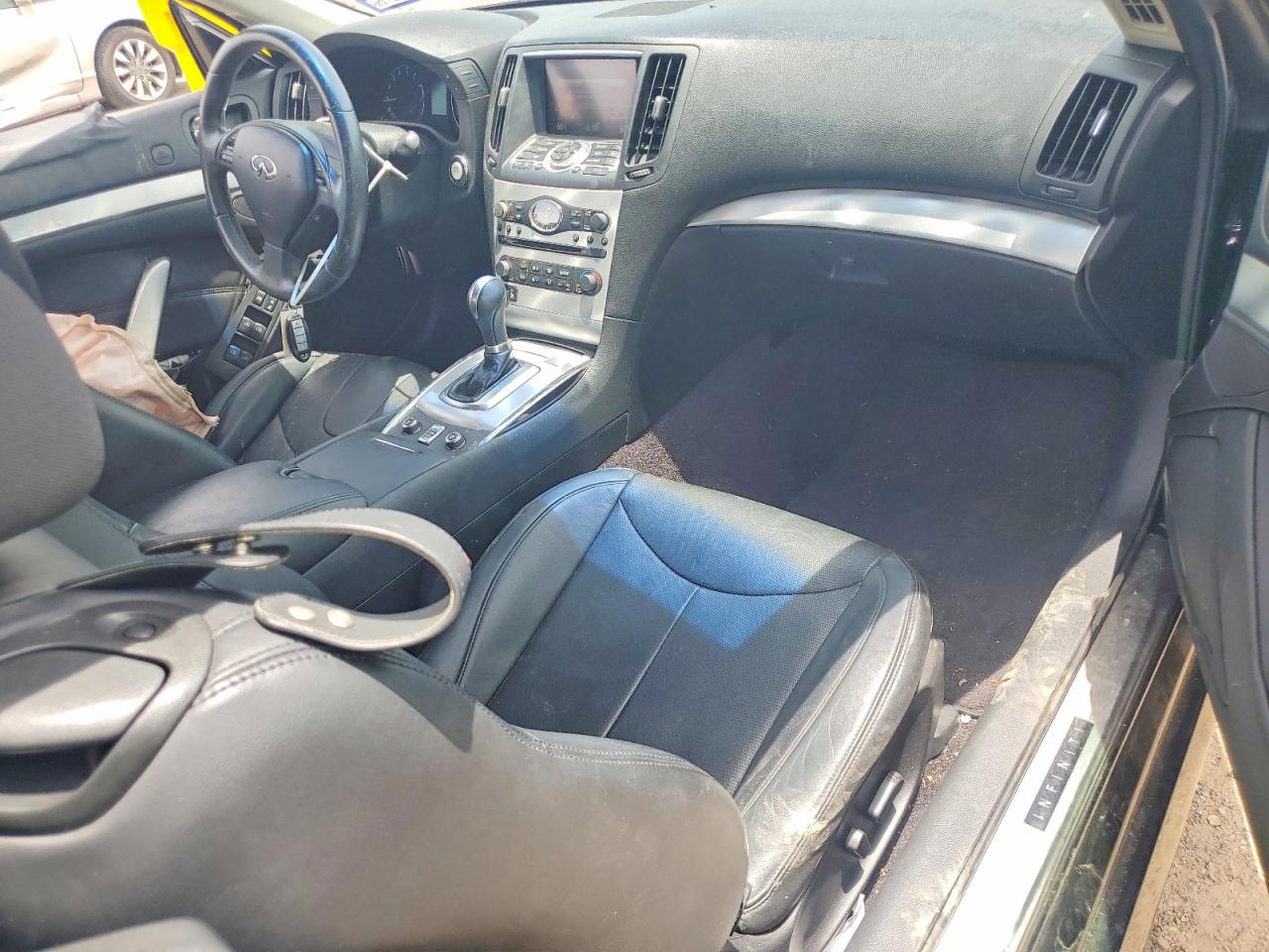 2015 Infiniti Q60 Convertible Base Черный vin: JN1CV6FE1FM810147