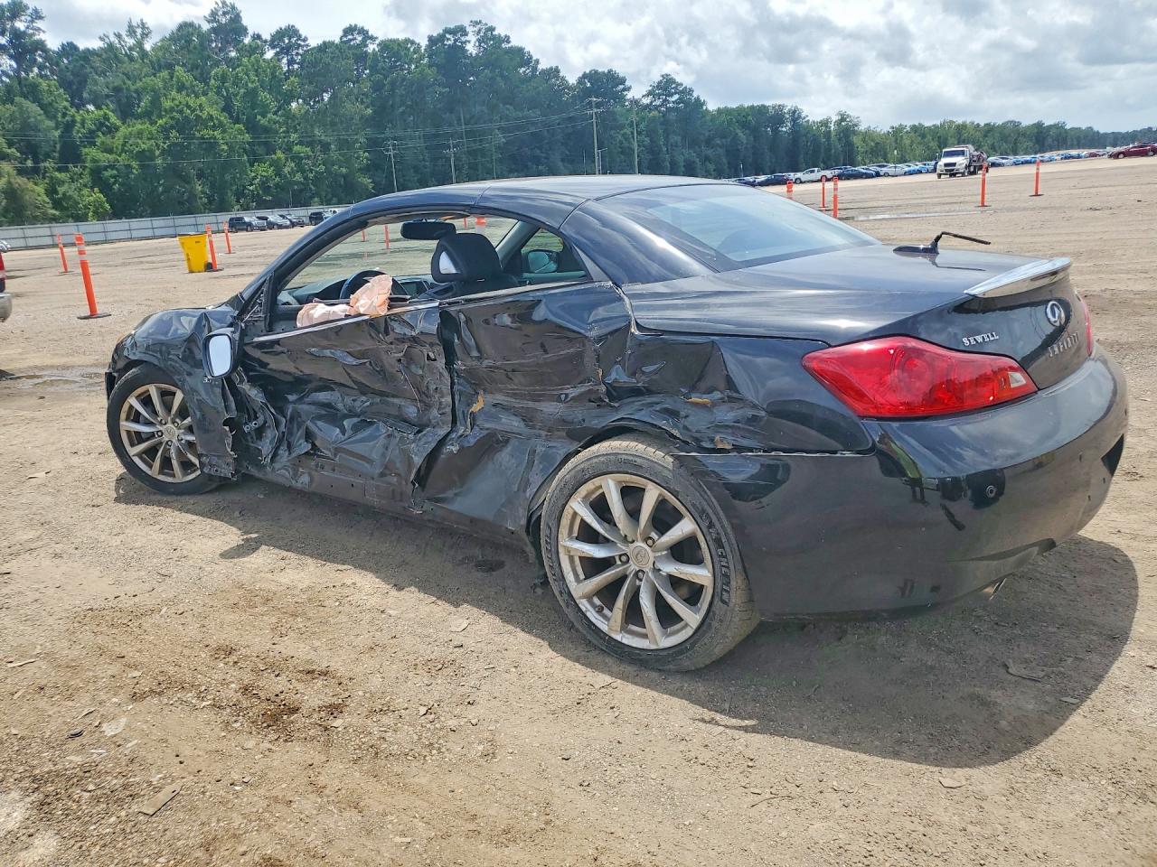 2015 Infiniti Q60 Convertible Base Черный vin: JN1CV6FE1FM810147