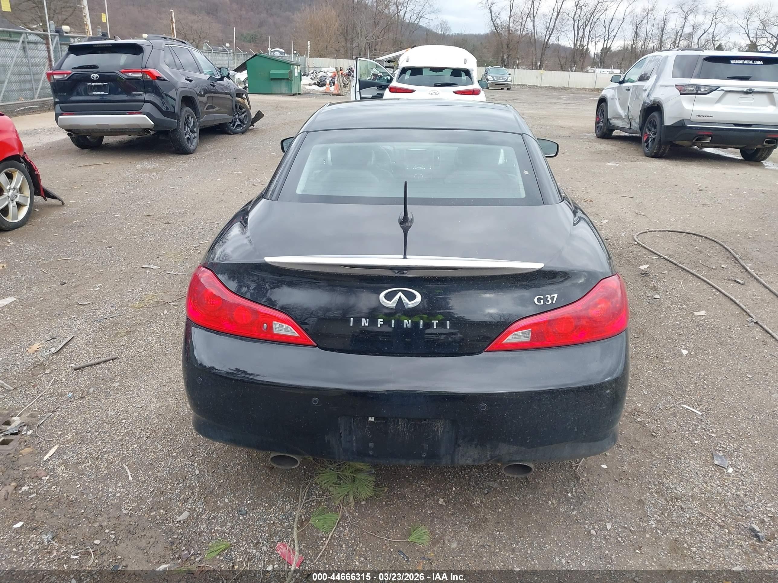 2011 Infiniti G37   Black vin: JN1CV6FE2BM952825