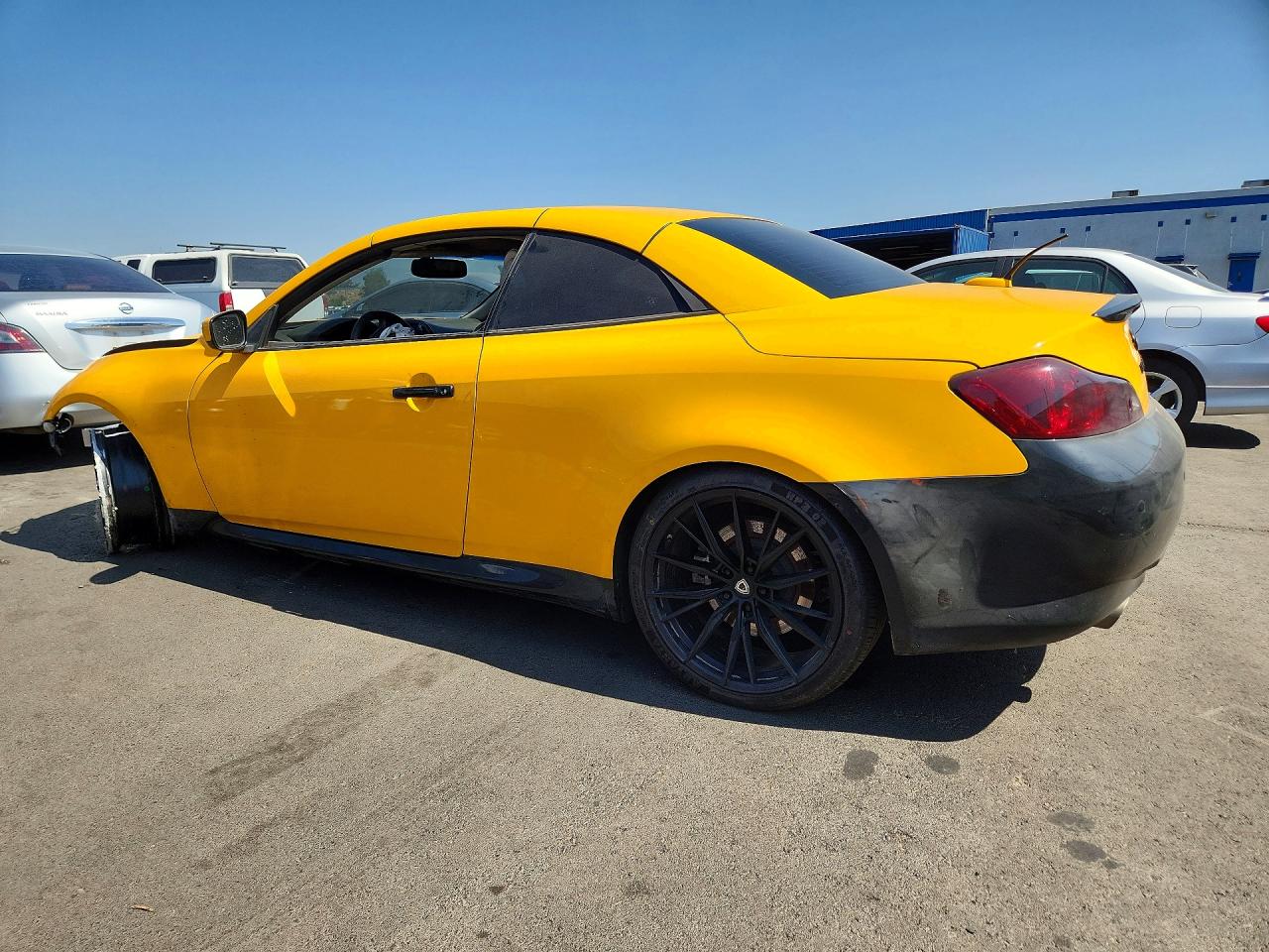 2011 Infiniti G37 Convertible Base Желтый vin: JN1CV6FE3BM952946
