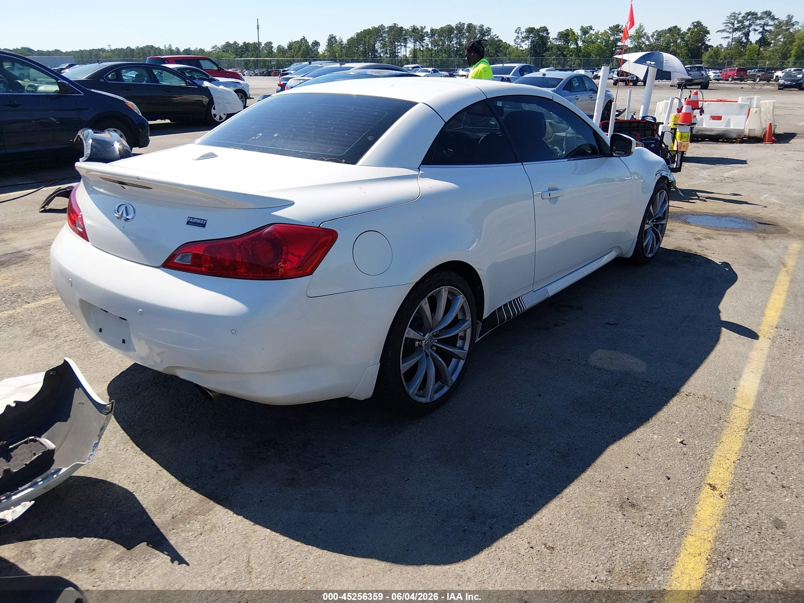2010 Infiniti G37   White vin: JN1CV6FE4AM354668