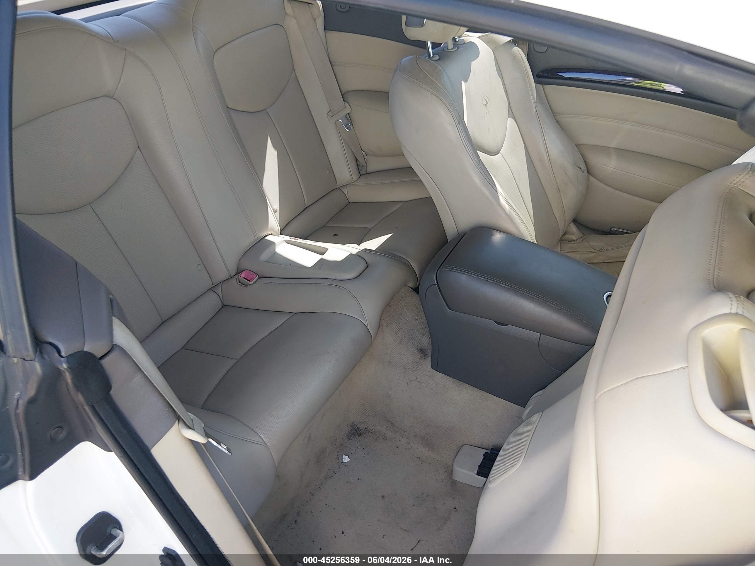 2010 Infiniti G37   White vin: JN1CV6FE4AM354668