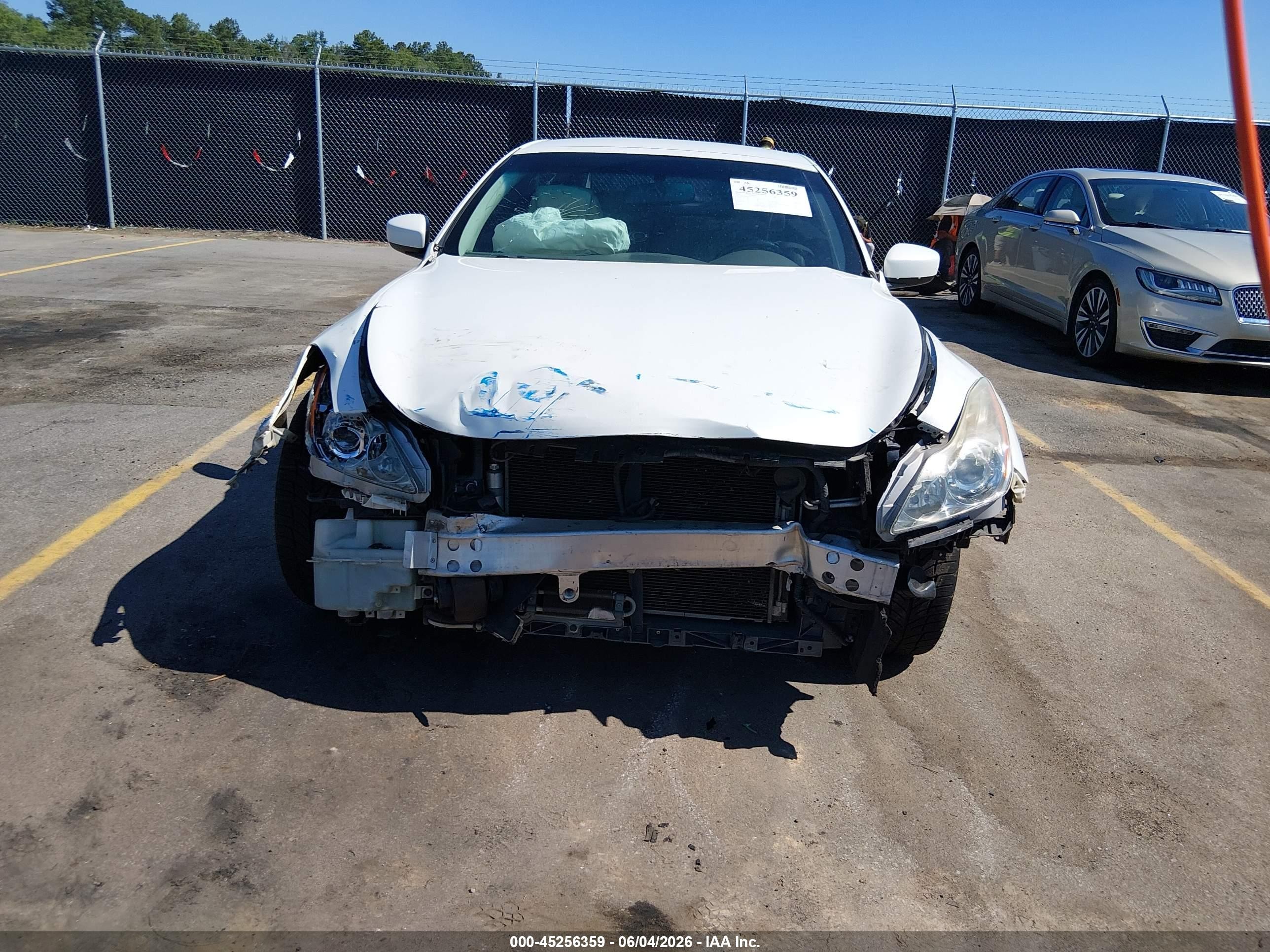 2010 Infiniti G37   White vin: JN1CV6FE4AM354668