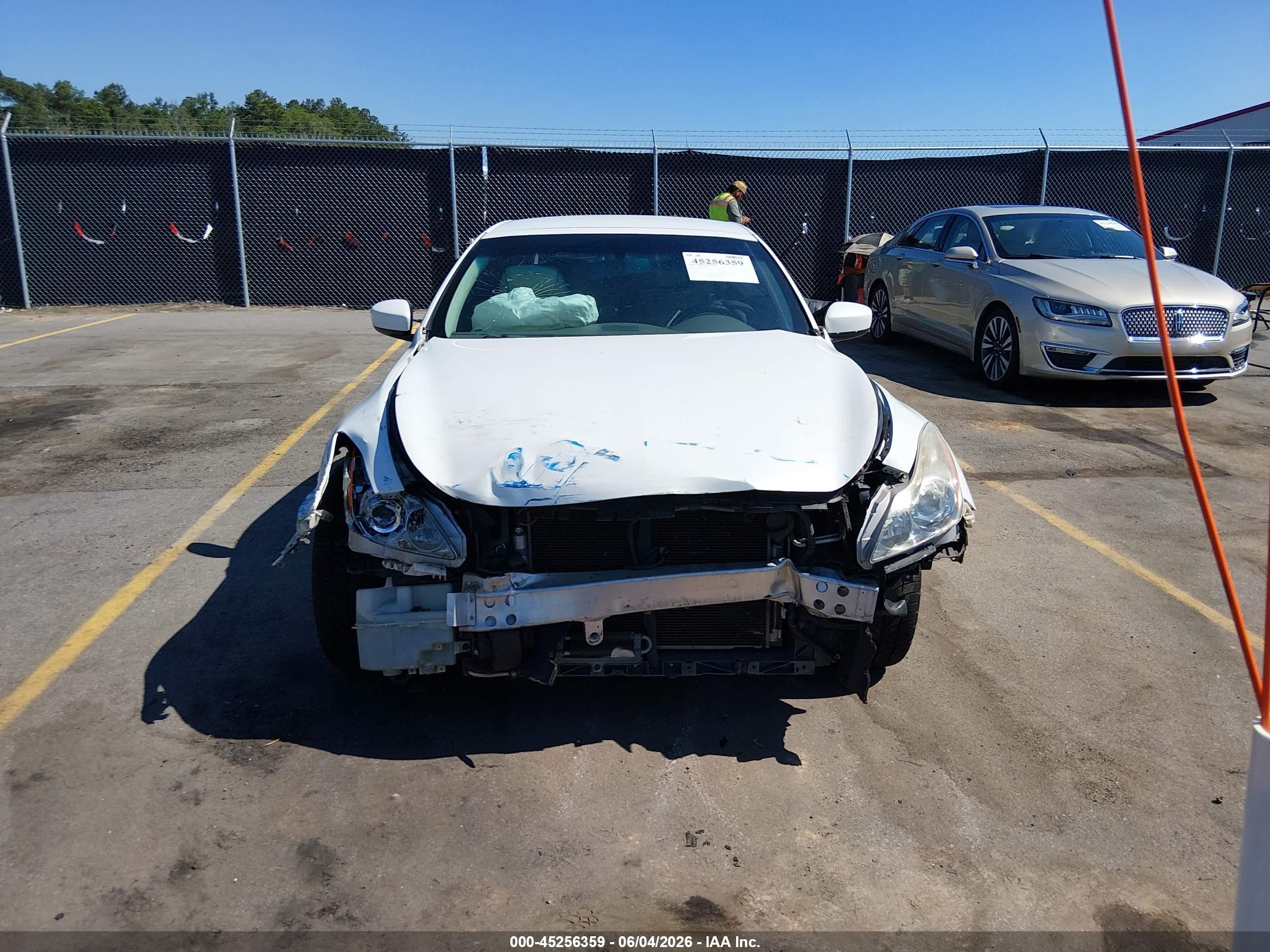 2010 Infiniti G37   White vin: JN1CV6FE4AM354668