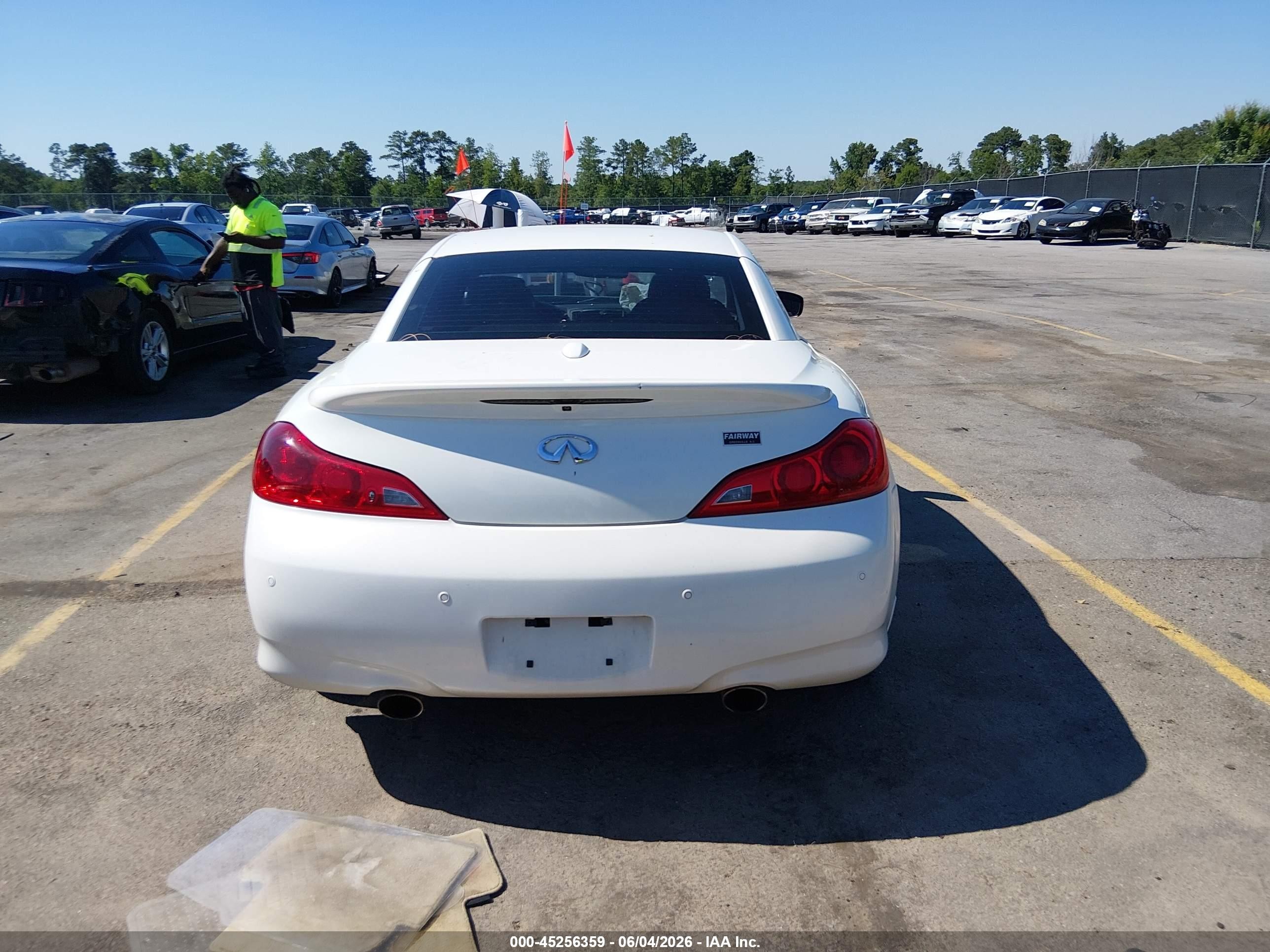 2010 Infiniti G37   White vin: JN1CV6FE4AM354668