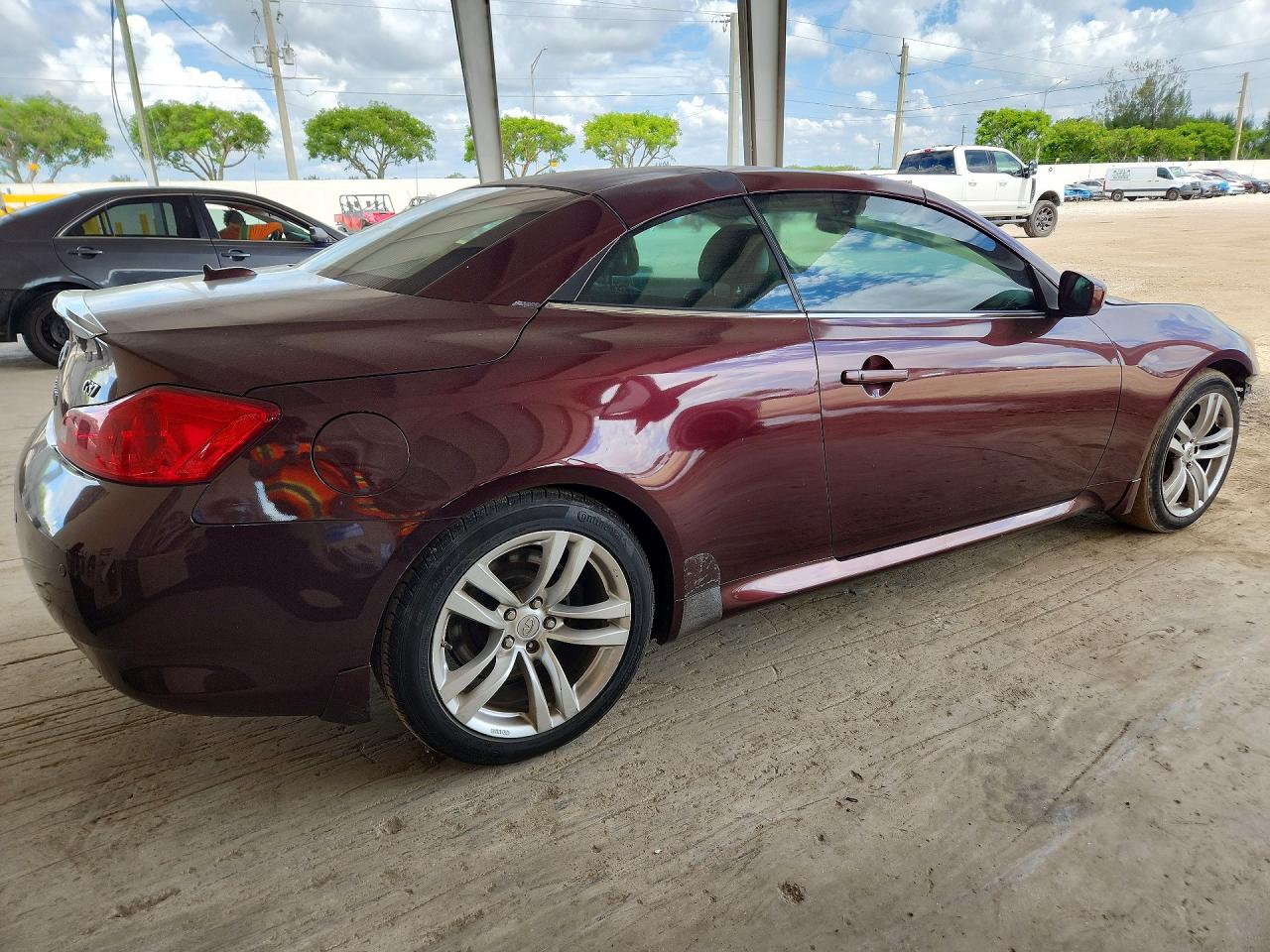 2010 Infiniti G37 Convertible Base Burgundy vin: JN1CV6FE5AM352511