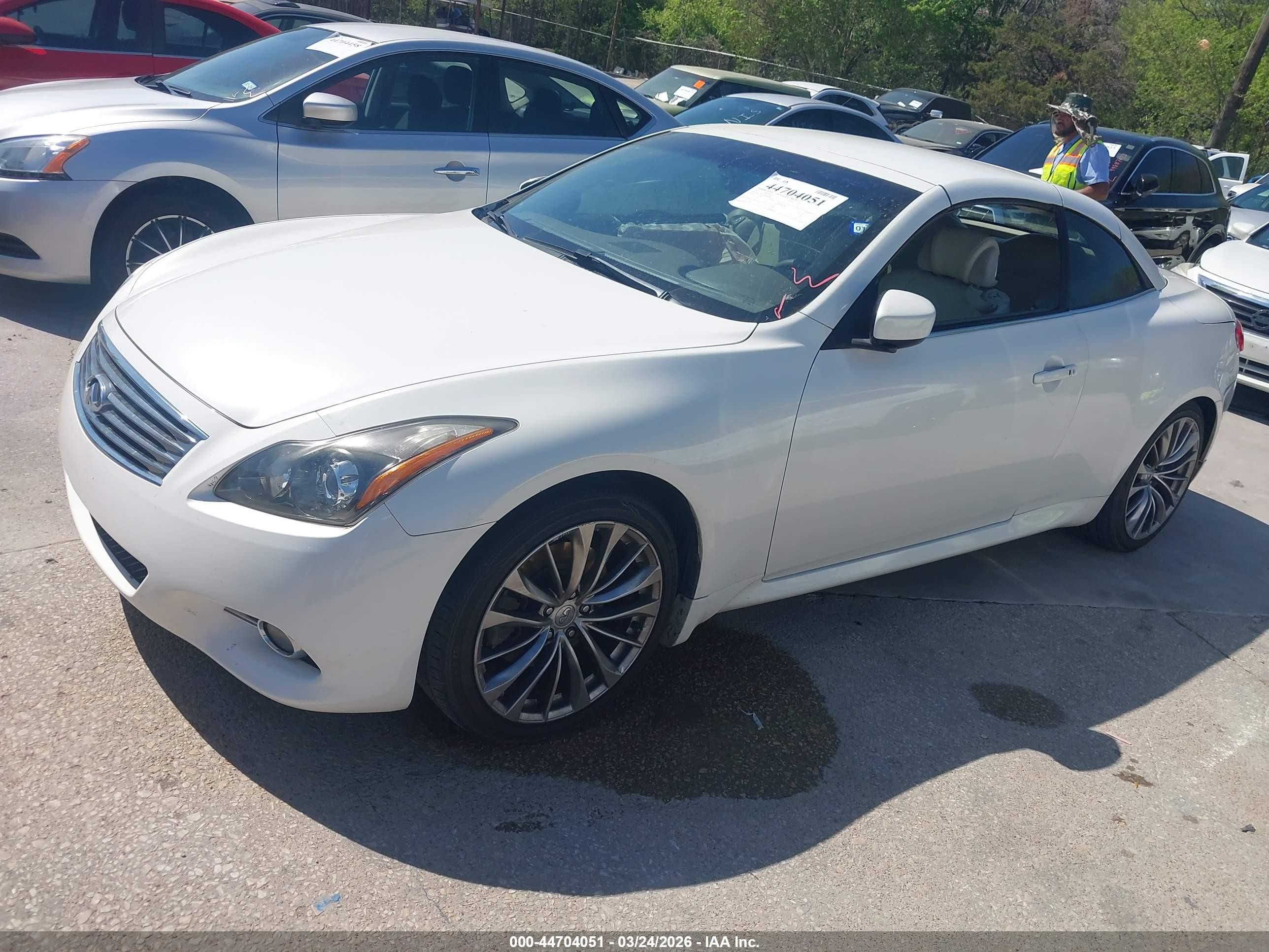 2013 Infiniti G37   White vin: JN1CV6FE5DM770880