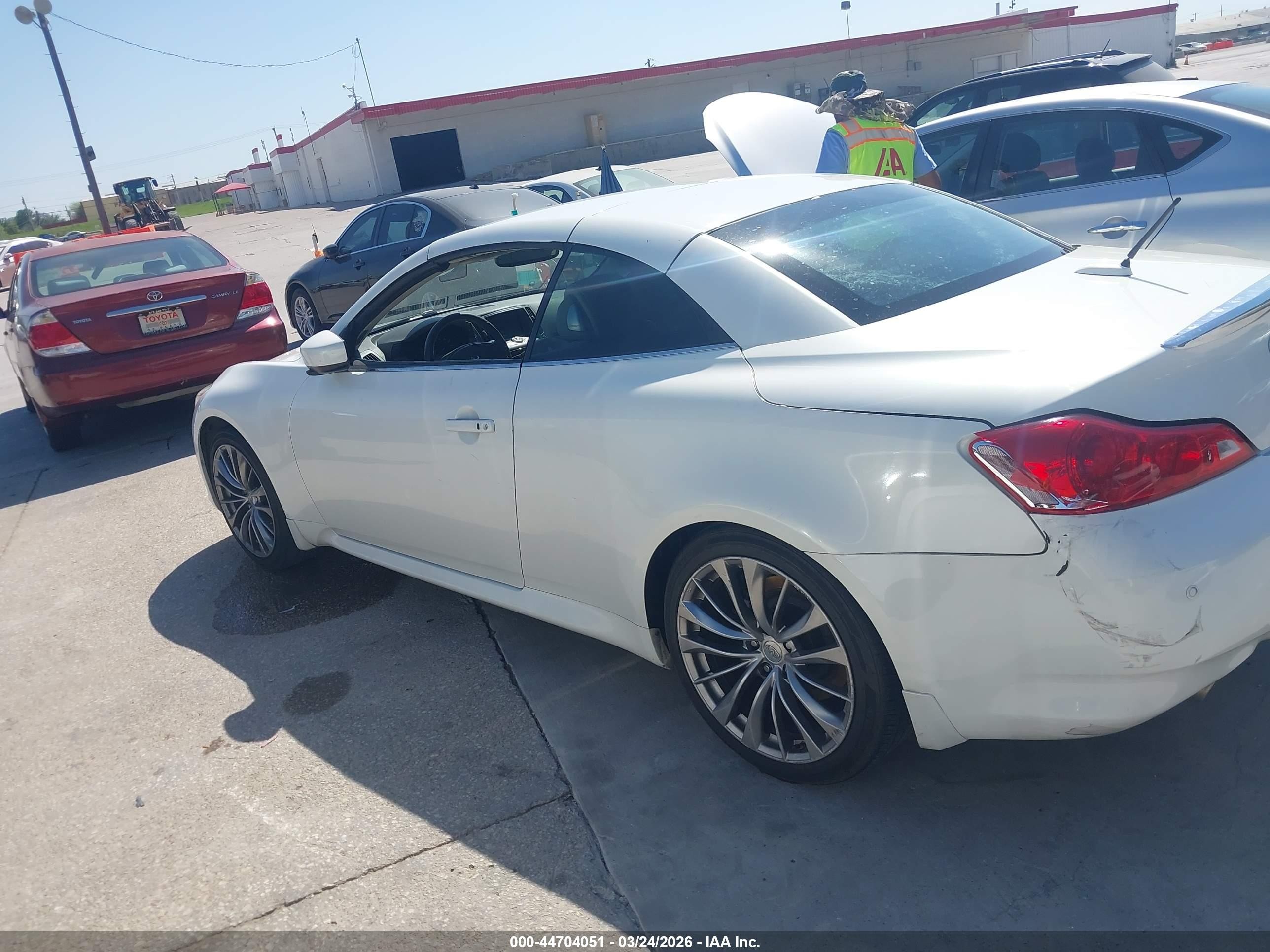 2013 Infiniti G37   White vin: JN1CV6FE5DM770880
