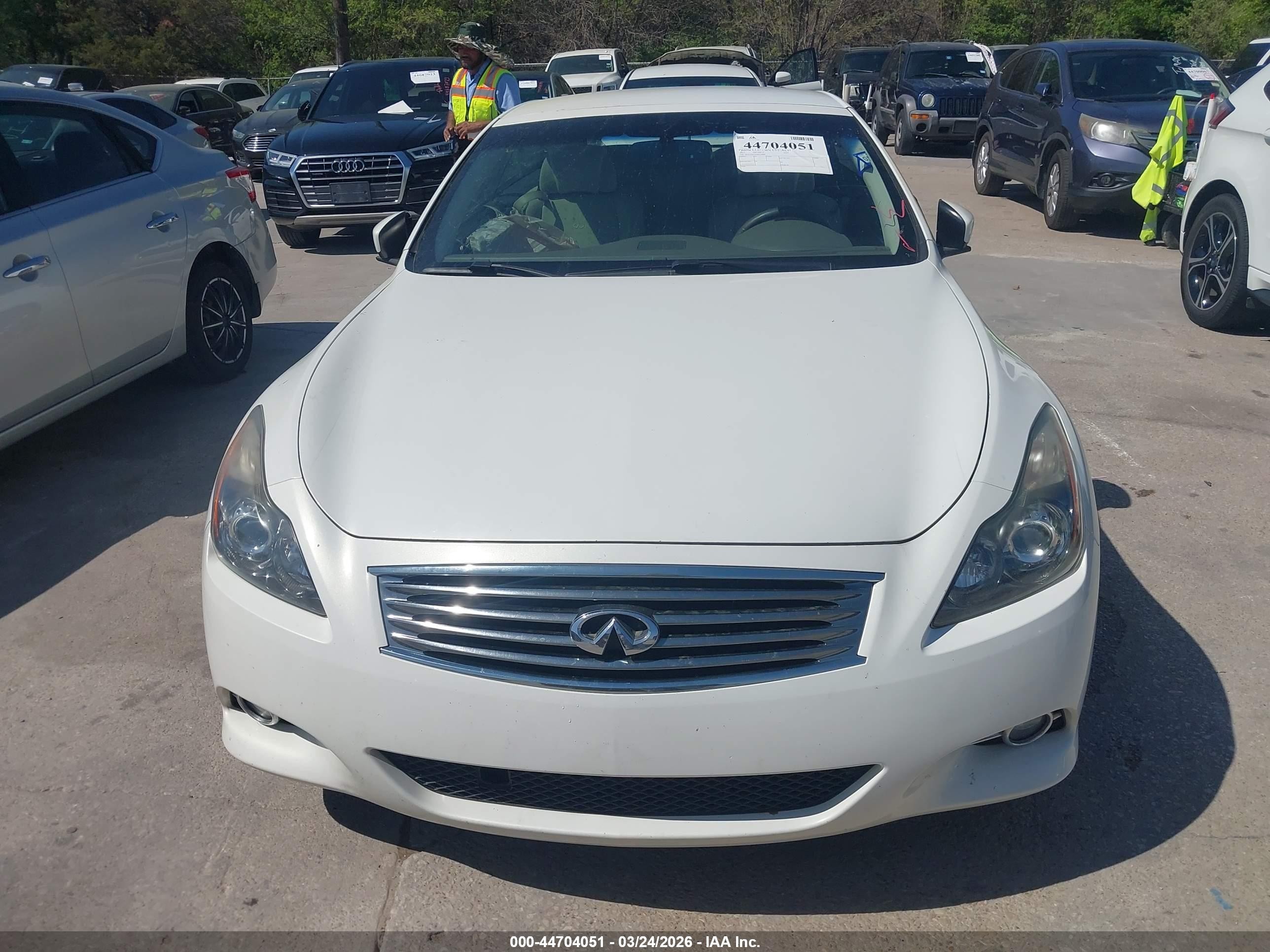 2013 Infiniti G37   White vin: JN1CV6FE5DM770880