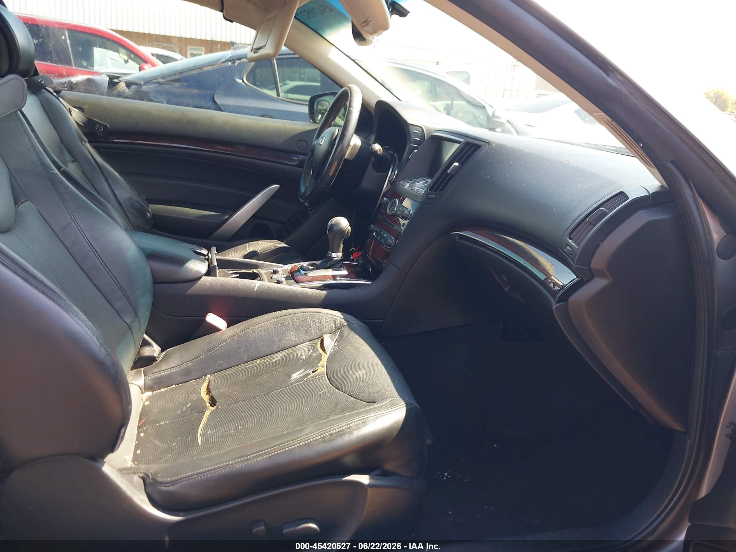 2015 Infiniti Q60   Silver vin: JN1CV6FE7FM810167