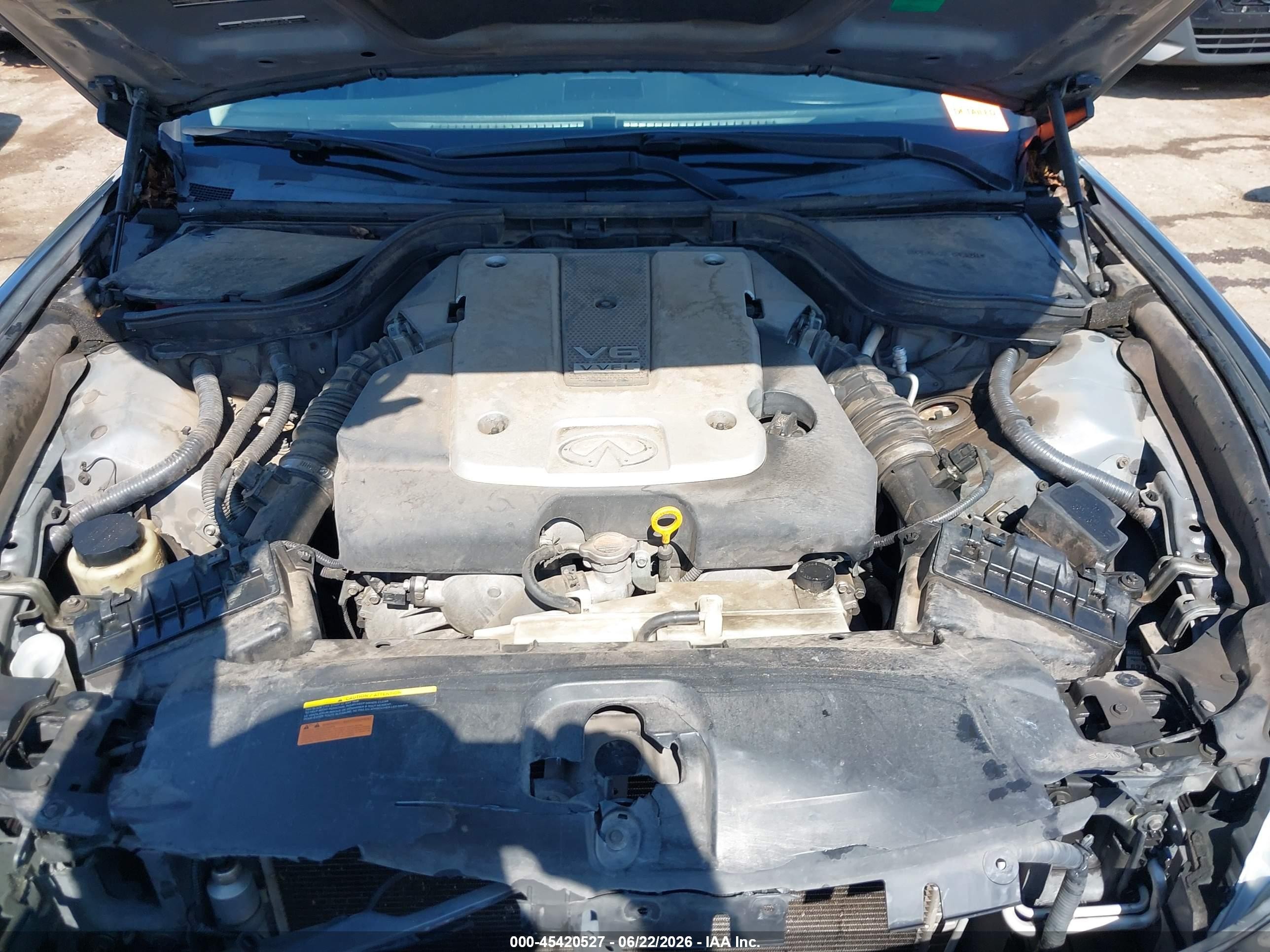 2015 Infiniti Q60   Silver vin: JN1CV6FE7FM810167