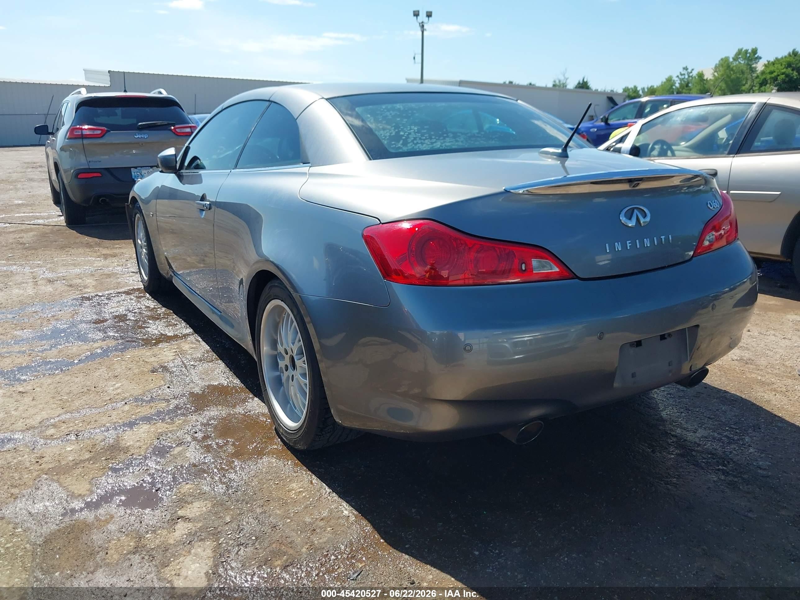 2015 Infiniti Q60   Silver vin: JN1CV6FE7FM810167
