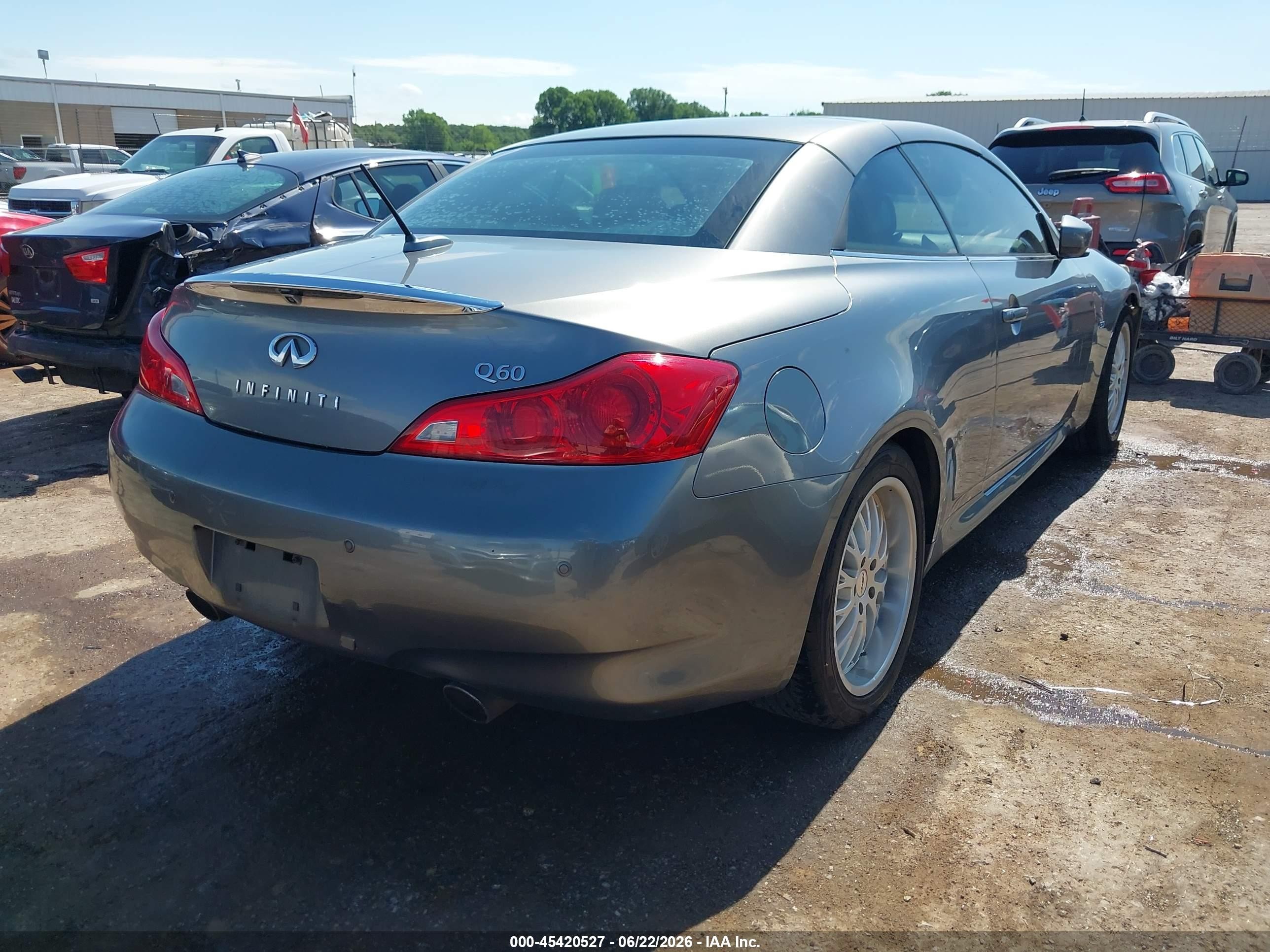 2015 Infiniti Q60   Silver vin: JN1CV6FE7FM810167
