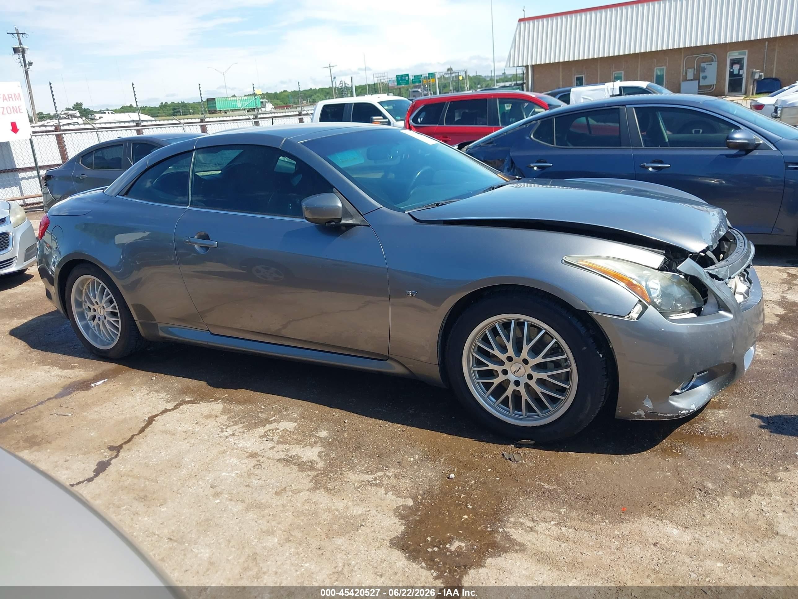 2015 Infiniti Q60   Silver vin: JN1CV6FE7FM810167
